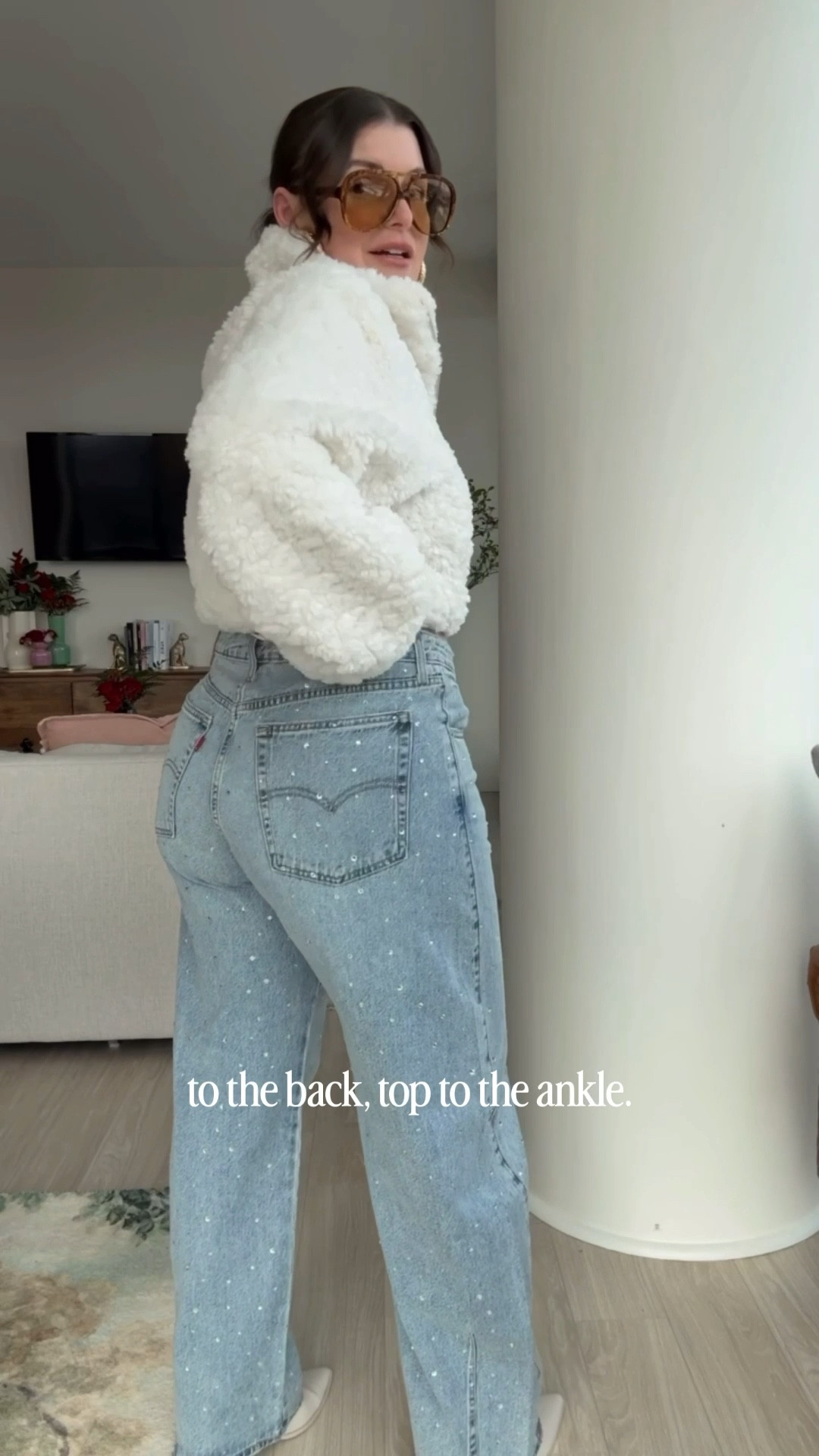 Rhinestone barrel jeans from Levi’s are right on trend and the girliest of girly pop denim. I love them so much!! 

I always size up 2-3 times in barrel jeans to get a loose baggy fit, especially with these hips. 

Sizing up once should be pretty safe depending on body type and how you want your jeans to fit.

Crop Sherpa is made to be crop with a snug elastic band at the waist,



#LTKOver40 #LTKPetite #LTKMidsize