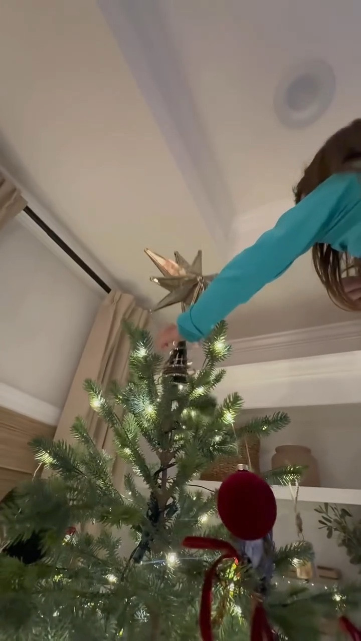 We got a happy 4 year old in our house 😆👏🏼