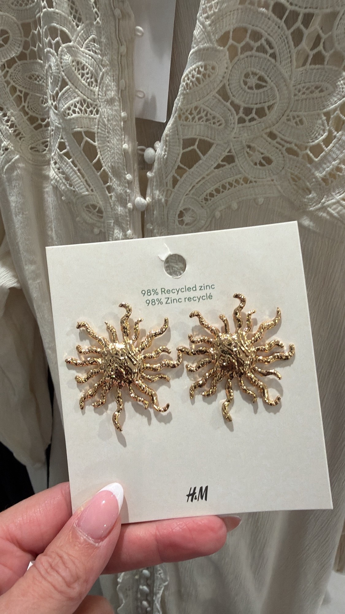 I love these sun burst earrings. Gold, jewelry, look for less.

#LTKWedding