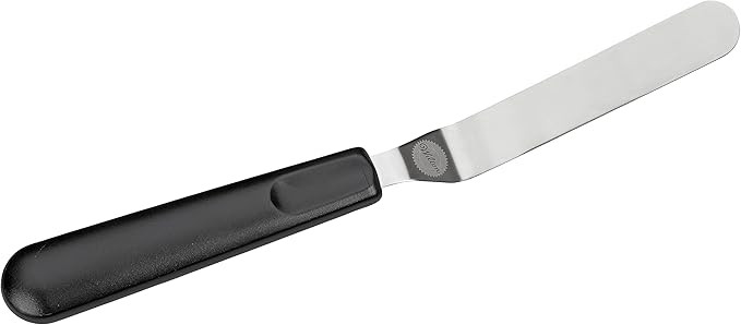 Wilton 9 Inch Frosting Spatula with A Stainless Steel Angled Spatula And Ergonomic Handle, Black ... | Amazon (US)