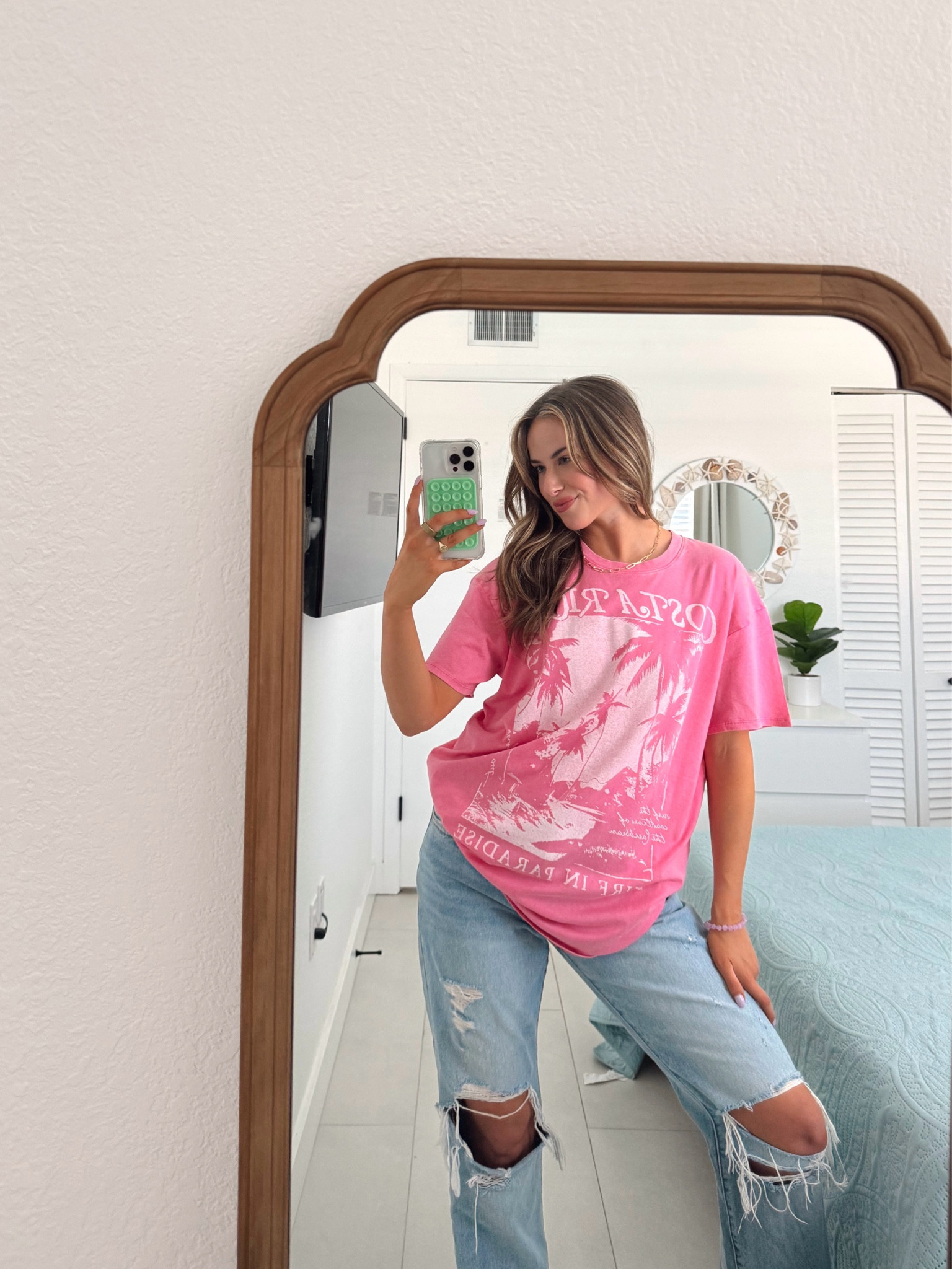 Obsessed with this oversized Costa Rica Hollister graphic tee- on sale right now BOGO 50% off! 