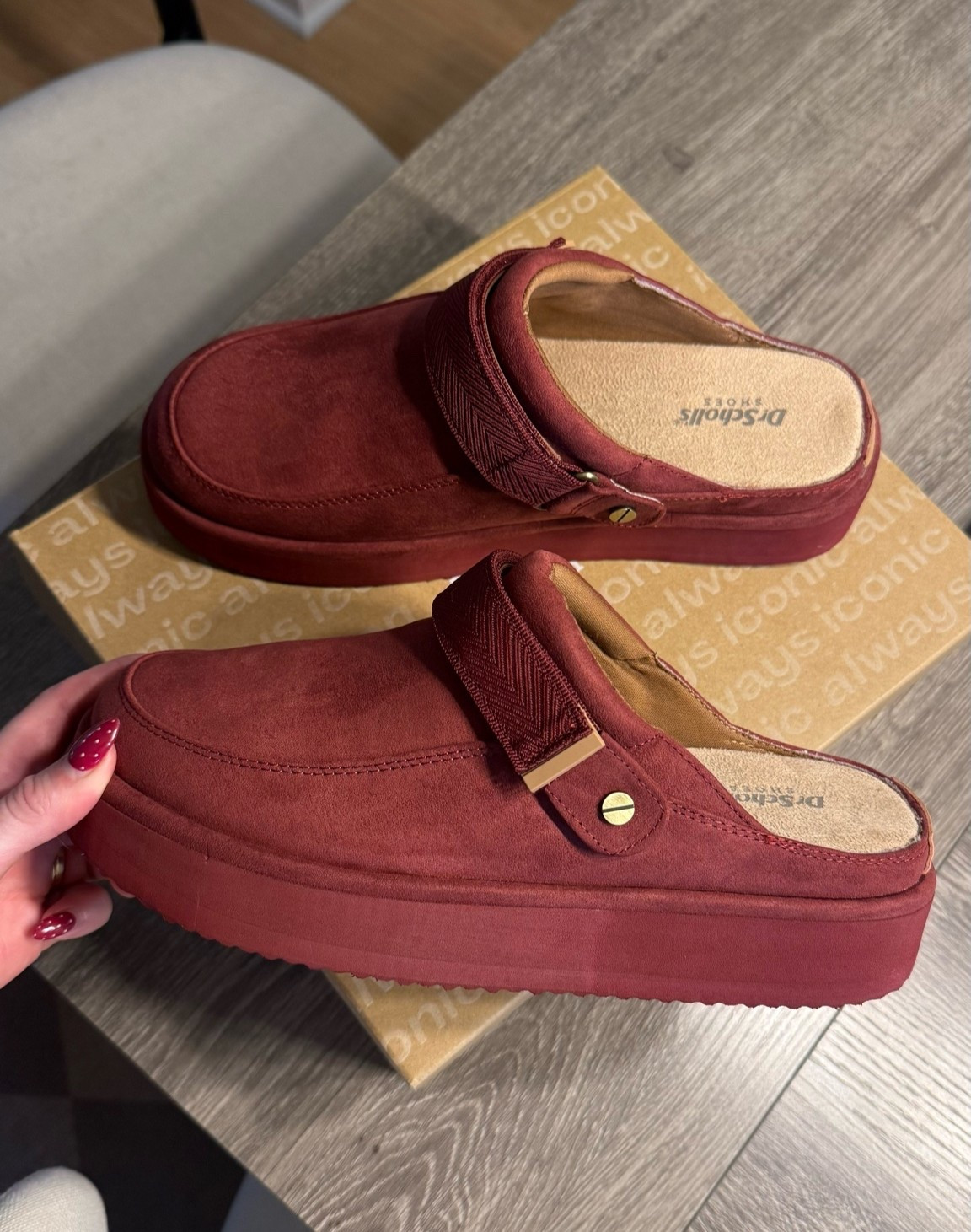 Cutest fall clogs 🍂