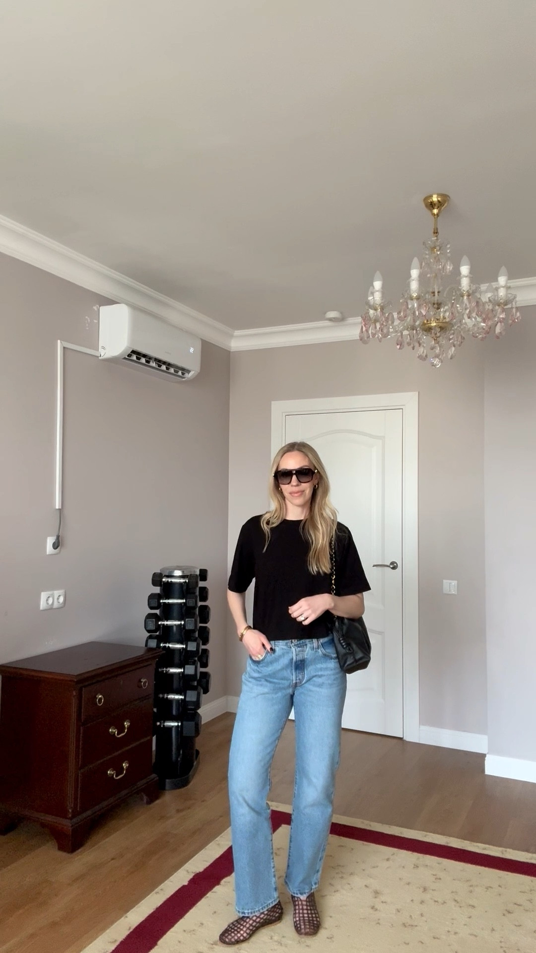 Casual spring outfit, tee and jeans, black cropped tee, @levi 90’s jeans, Amazon jelly shoes, Loewe Flamenco handbag

#LTKOver40 #LTKootd #LTKSeasonal