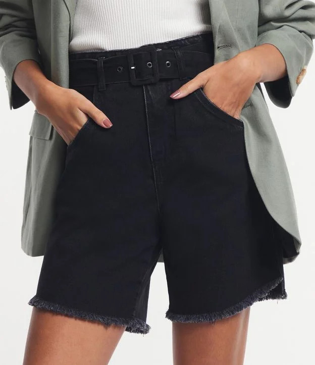 Bermuda Jeans com Barra a Fio e Cinto Preto | Renner (BR)