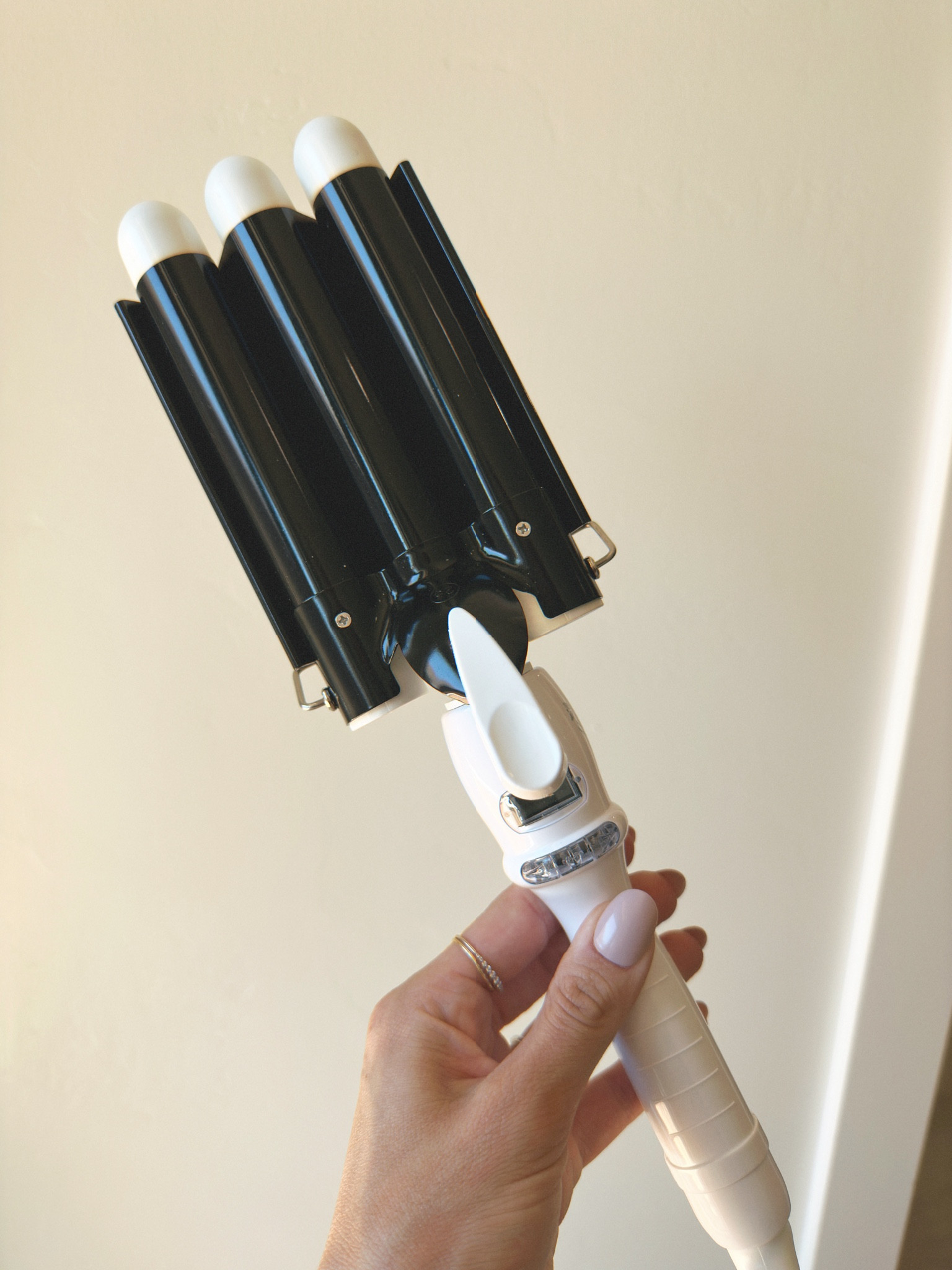 the tool I use for my loose hair waves, under $30 💁🏼‍♀️ It only takes 6 minutes for my whole head!


hair waver tool, hair tools, hair style

#LTKStyleTip #LTKBeauty