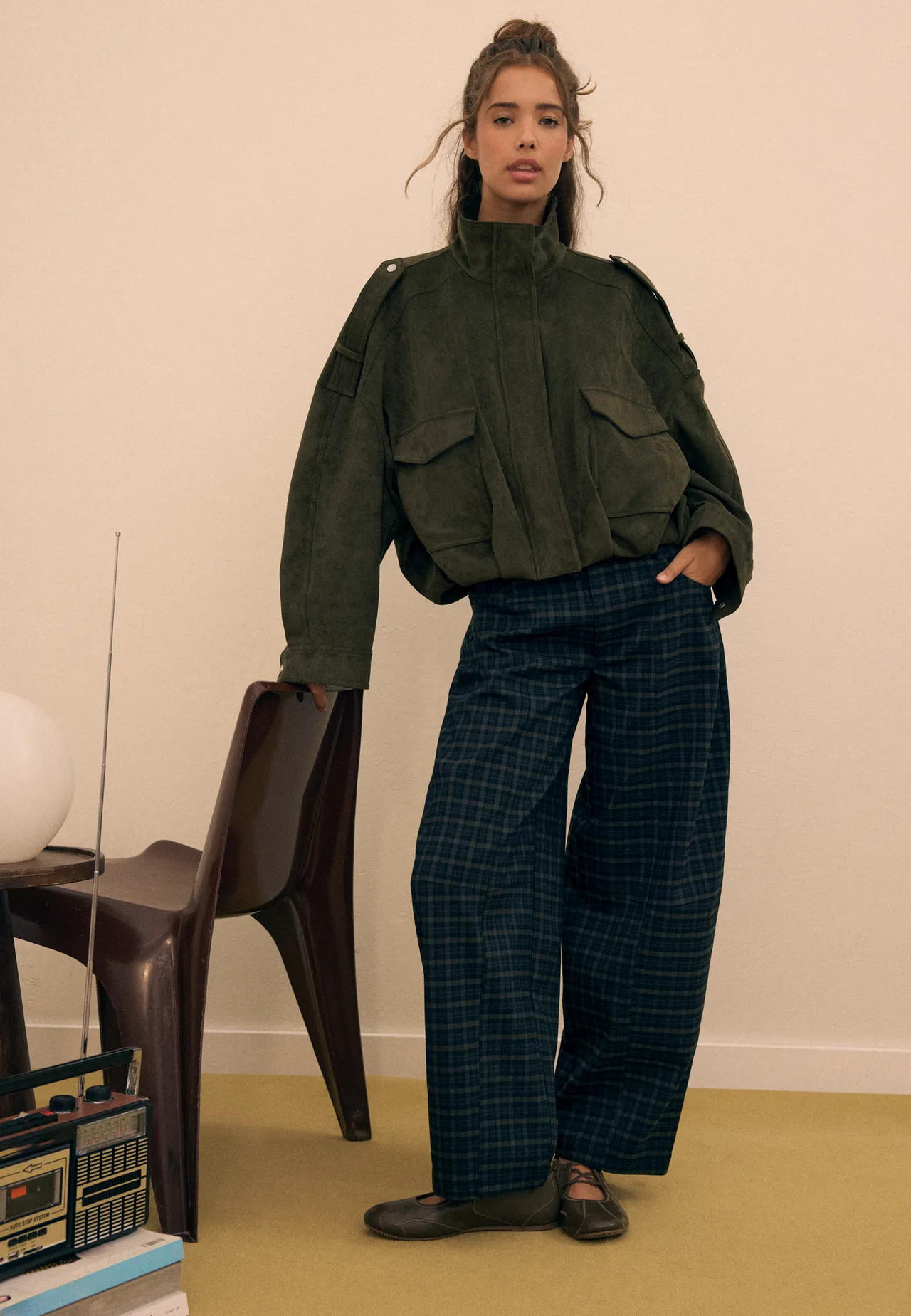 Pantalon barrel habill\u00e9 \u00e0 carreaux - Mode femme | Stradivarius France | Stradivarius (FR)