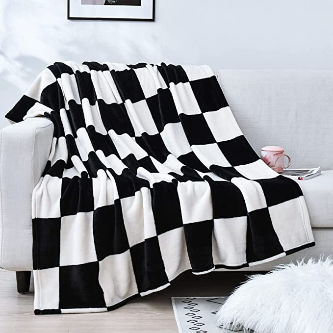 Amazon.com: Vessia Large Flannel Fleece Plush Blanket Throw Size(50"x70") - Black and White Check... | Amazon (US)