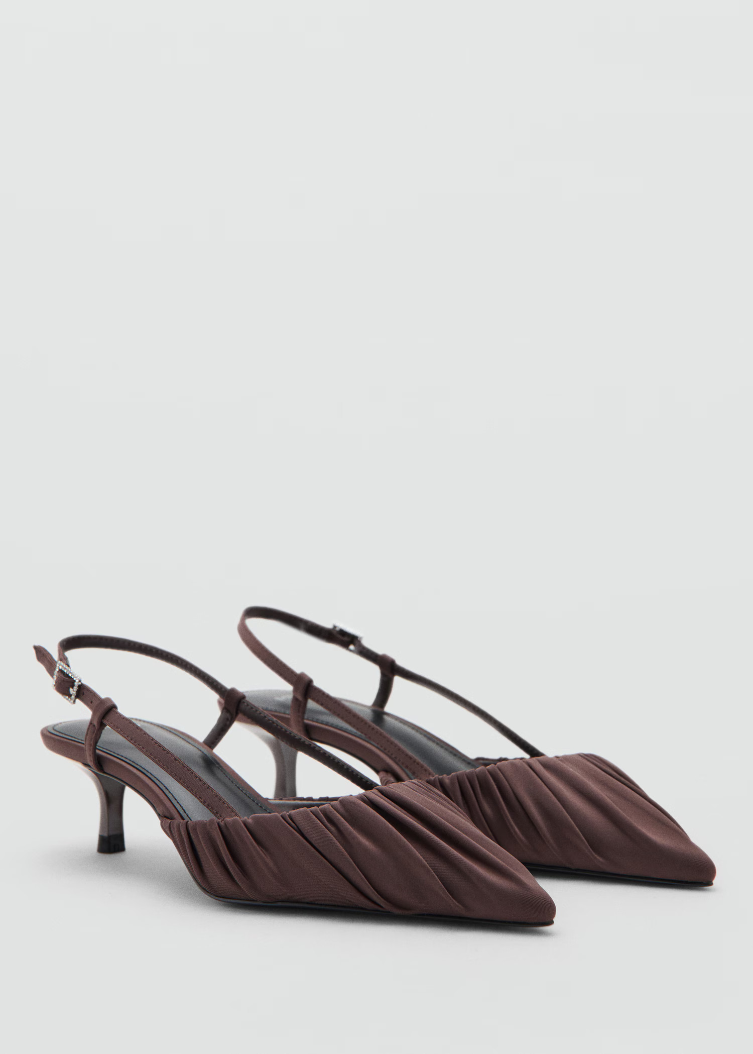 Ruched kitten-heel shoes | MANGO (UK)