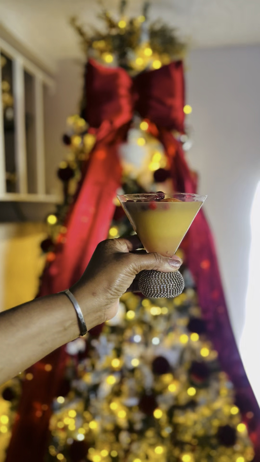 Happy Sunday! Festive Mimosa 🎄🍾 Happy Sunday! These Icecubes are super easy to make! 

Easy Festive ice cubes! It is super easy to make! 🍷🎄

All you need is sliced oranges, rosemary and cranberries! Freeze overnight and and enjoy!! 🥂

Like, follow and comment LINK for the details to shop!
#christmas #holiday
#christmasdrinks #holidaydrinks 

#LTKHoliday #LTKSeasonal #LTKWatchNow