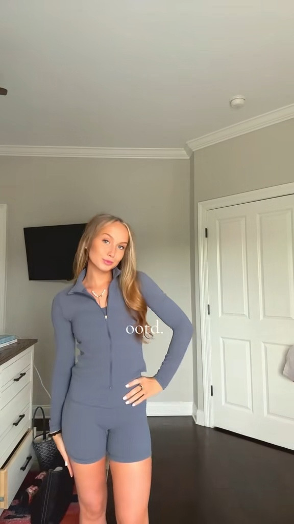 Obsessed with this monochrome set from Aritzia 

#LTKStyleTip #LTKSeasonal #LTKActive