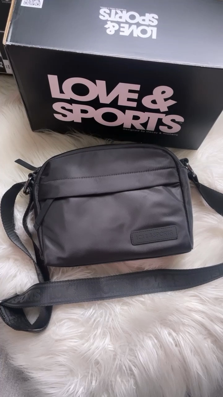 I love this new purse from @loveandsports 🙌🏻 It will go great with athletic wear!

#LTKunder50 #LTKunder100 #LTKstyletip