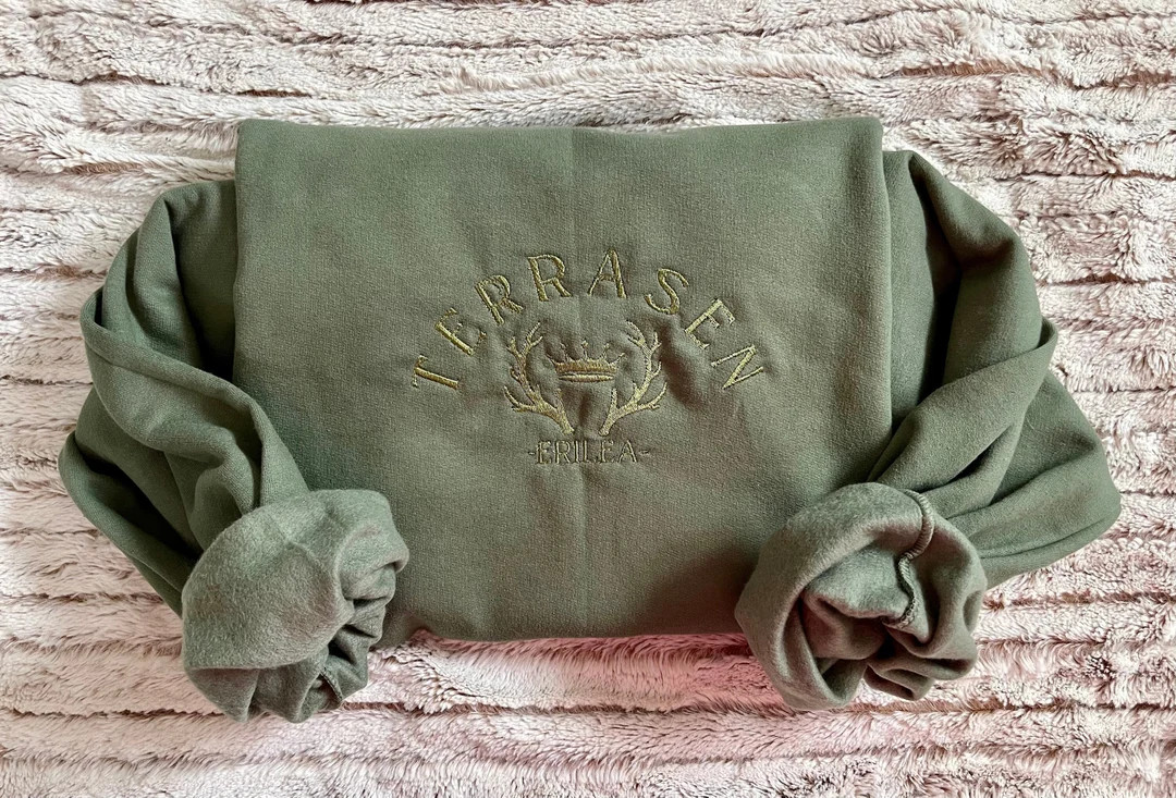 Terrasen Embroidered Crewneck Sweatshirt, Booktok Sweatshirt, Throne of Glass Sweatshirt | Etsy (US)