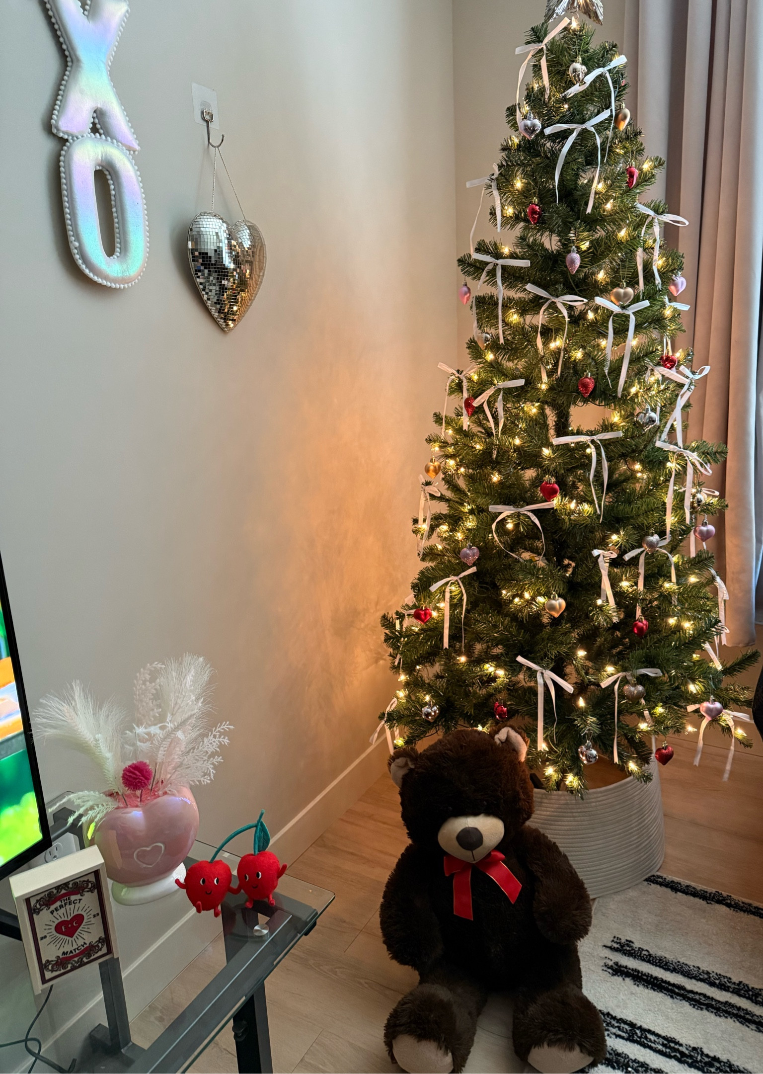 Valentine’s day decorations❣️yes, our tree is staying up

#LTKSeasonal #LTKHome #LTKParties