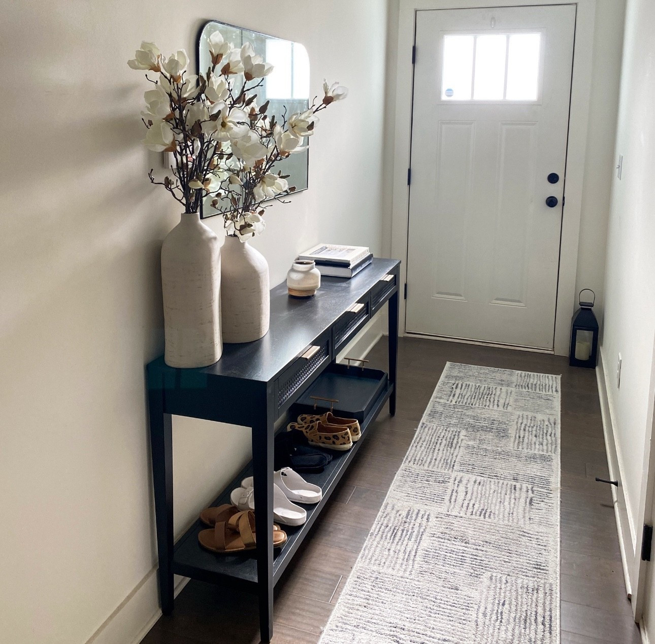 Pre-holiday fall entryway decor 

#LTKHome