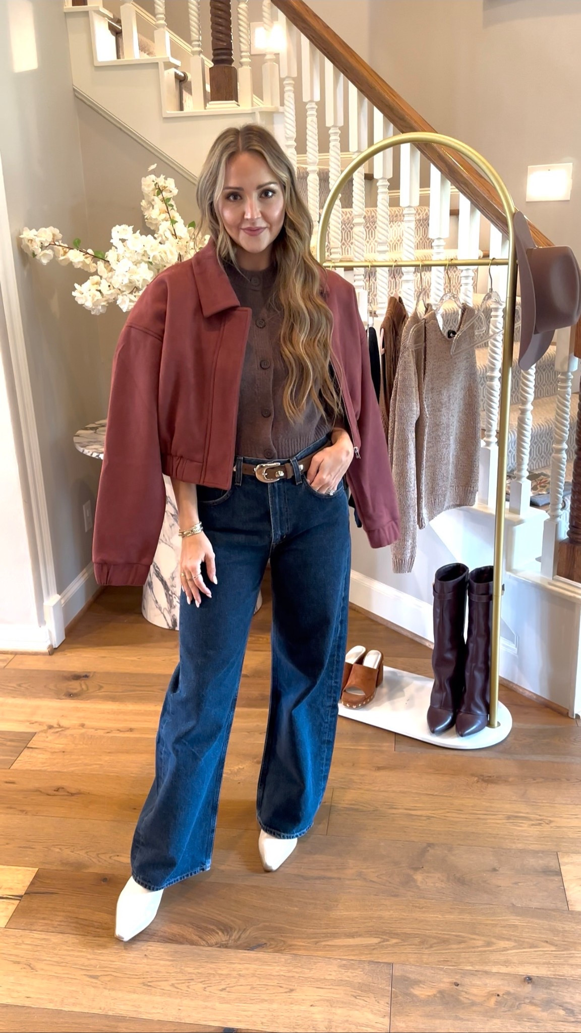 My new fav faux suede jacket paired with a classic pair of wide leg jeans🍂