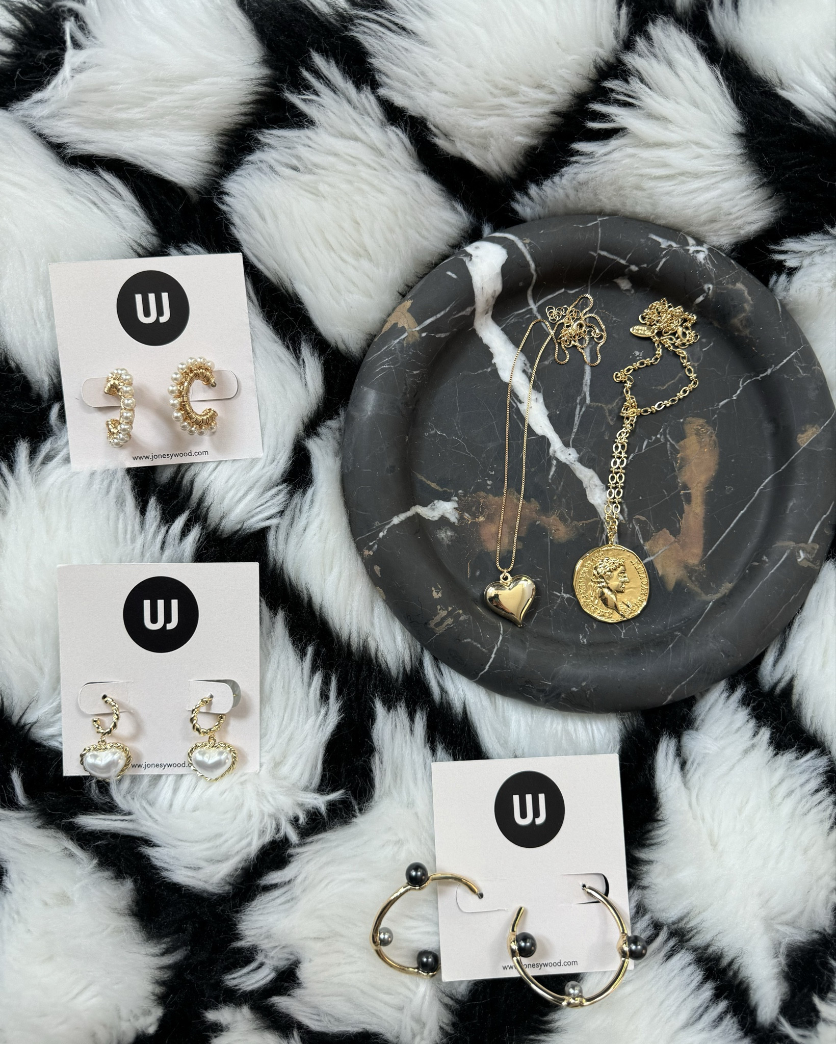 Gorgeous pieces from @jonesywood 
#jonesywood #ad #liketkit

#LTKsalealert #LTKGiftGuide #LTKfindsunder50