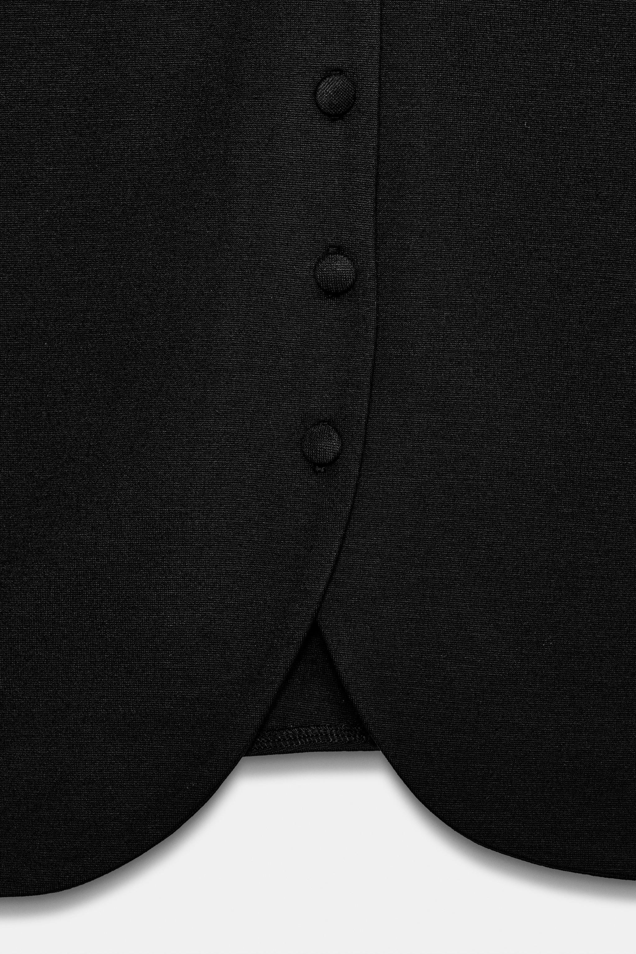 Gr\u00f6\u00dfe des Models: 178 cmBlazer aus elastischem, flexiblem Interlock-Gewebe mit kompakte... | Zara DE