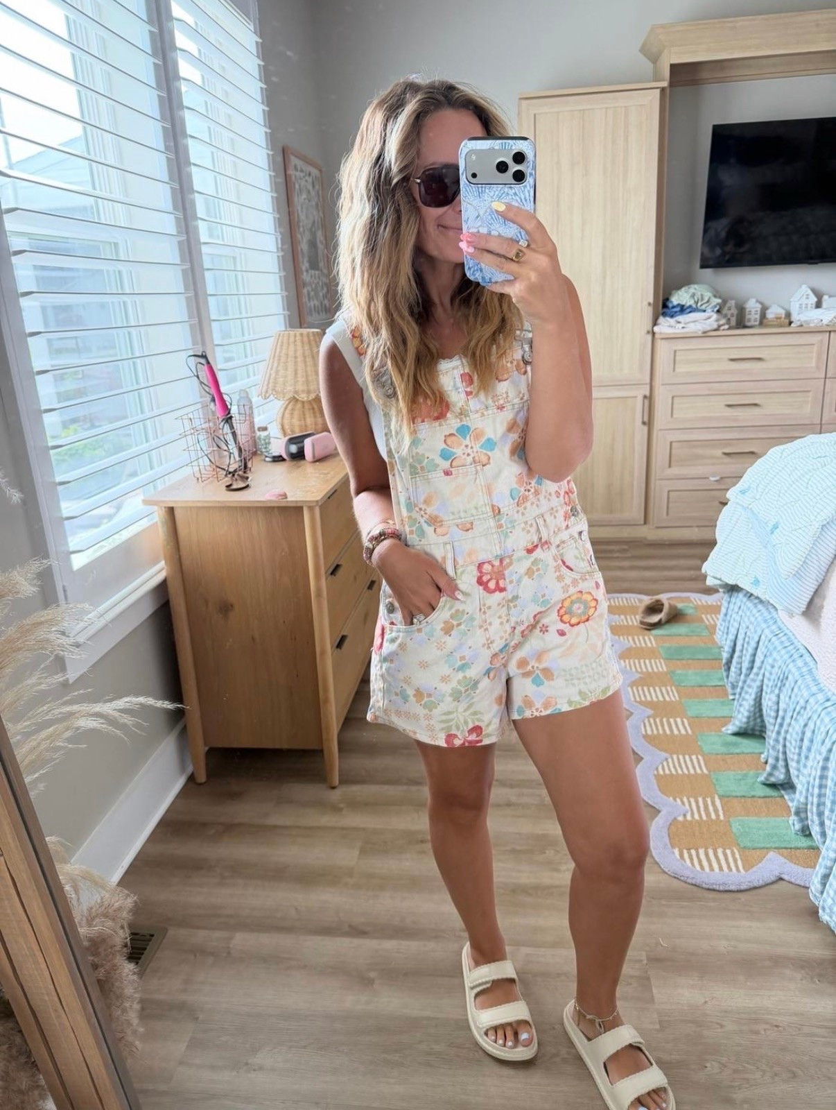 The cutest little summer shortalls 🌼🤍 Free People absolutely nailed these. They’re lightweight, comfy, and one of those pieces that makes getting dressed so easy. Just throw on your favorite sandals and sunnies and you’re out the door. I grabbed my usual size and love the relaxed fit!