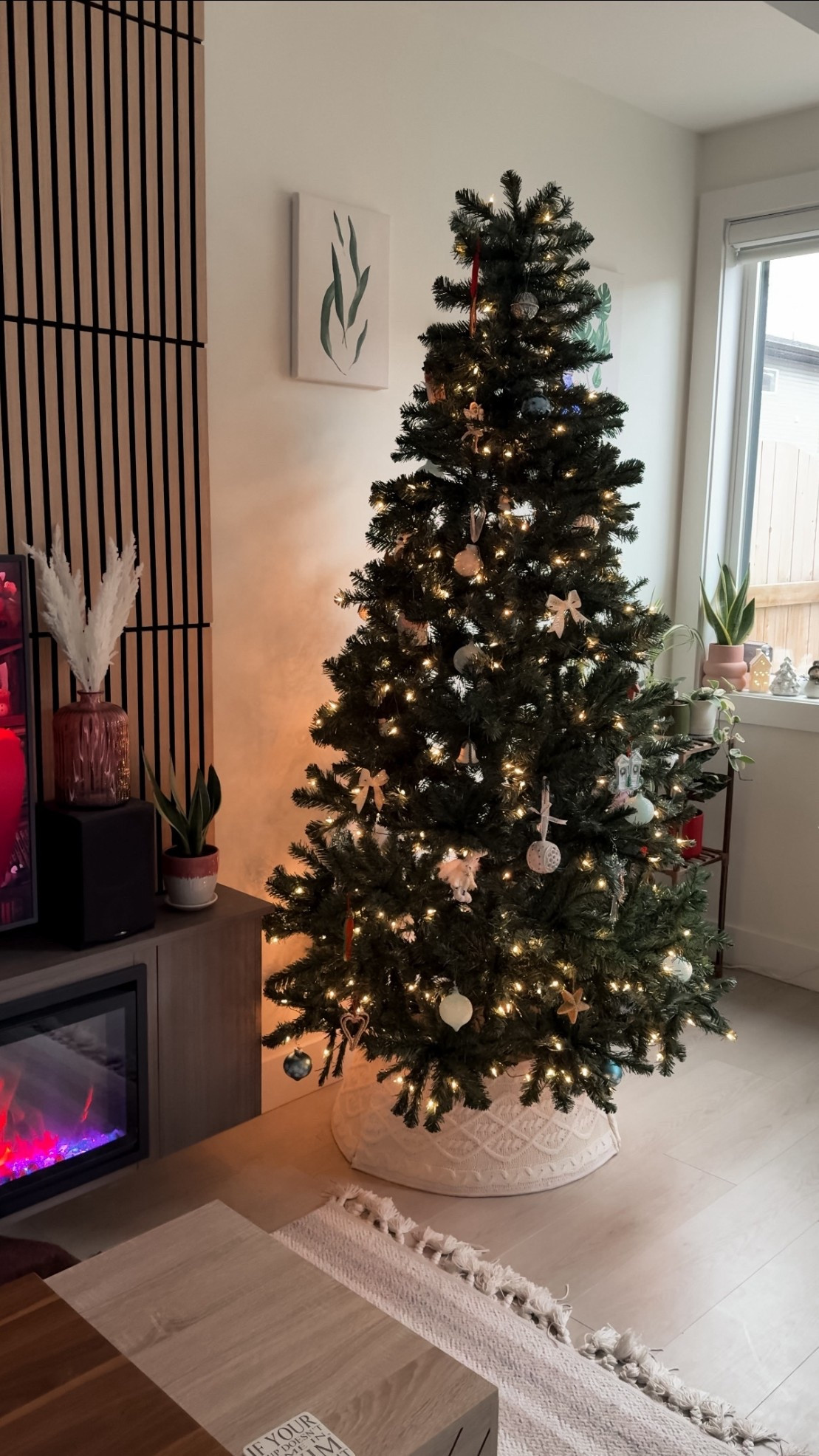 My 7.5 ft pre-lit tree all decorated + still under $150 CAD 🎄✨

I was looking for something full and affordable, and this Walmart find ended up being such a gem 🤍


#LTKcanada #LTKholiday #LTKhome