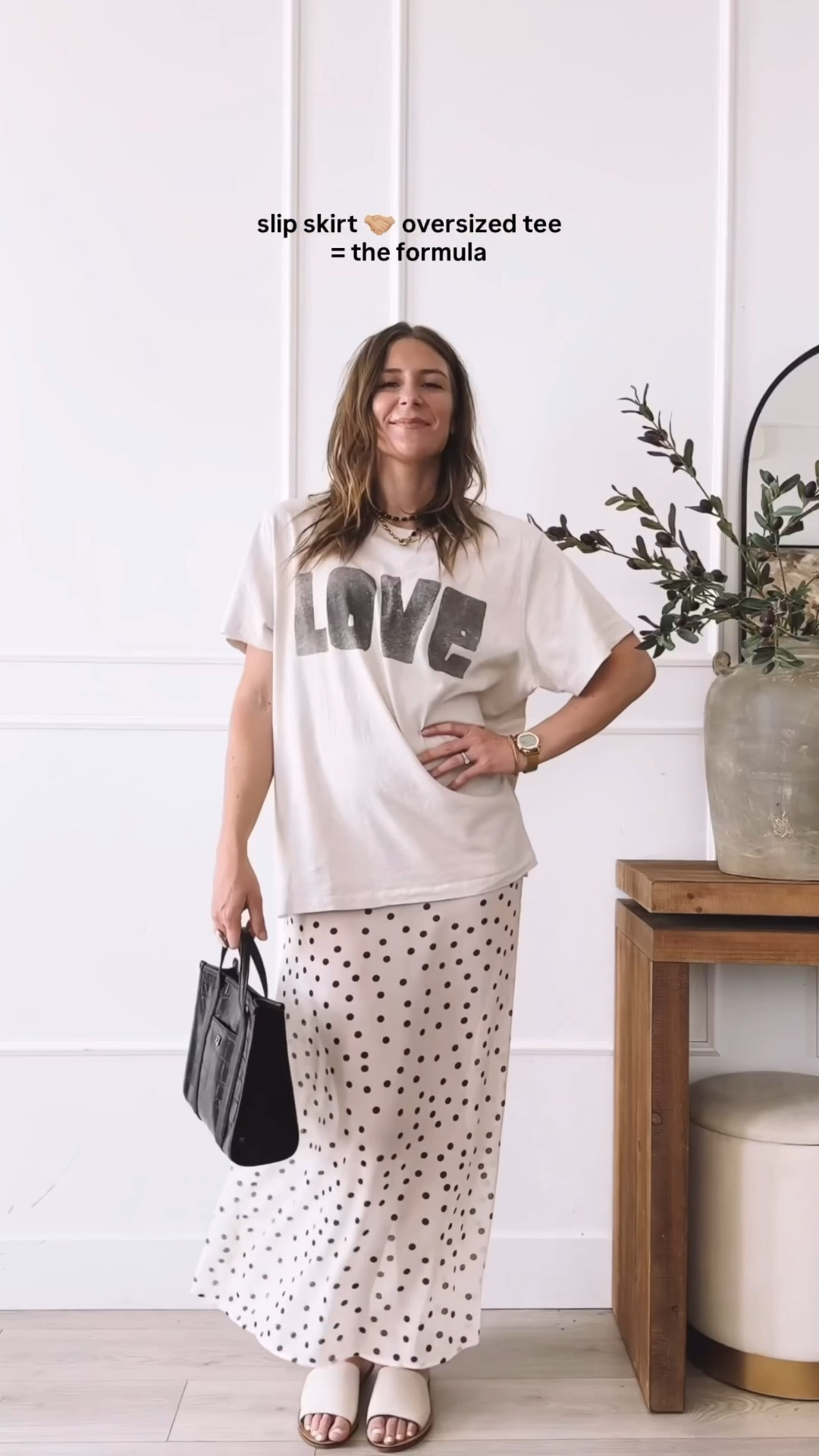 slip skirt + oversized tee = one of my favorite fit formulas 👌🏼

top: wearing medium but should’ve gotten a large for some extra length

skirt: small, no stretch whatsoever and true to size, go up if between sizes

Everything is linked 🖤


#LTKootd #LTKgrwm #LTKmomlife