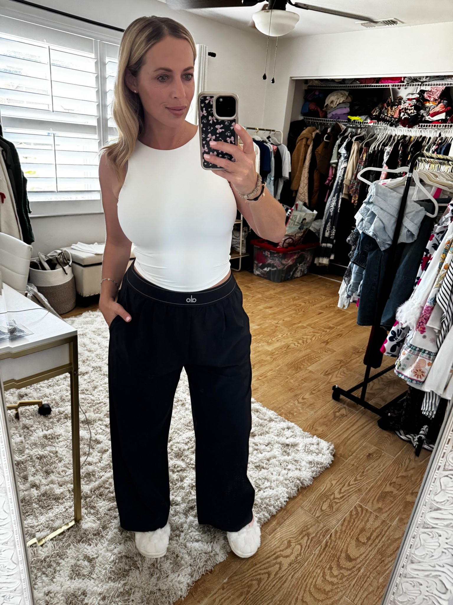 Casual outfit. Alo yoga 

#LTKFindsUnder50 #LTKMidsize #LTKFindsUnder100