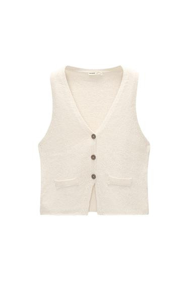 Knit vest with contrast buttons | PULL and BEAR UK