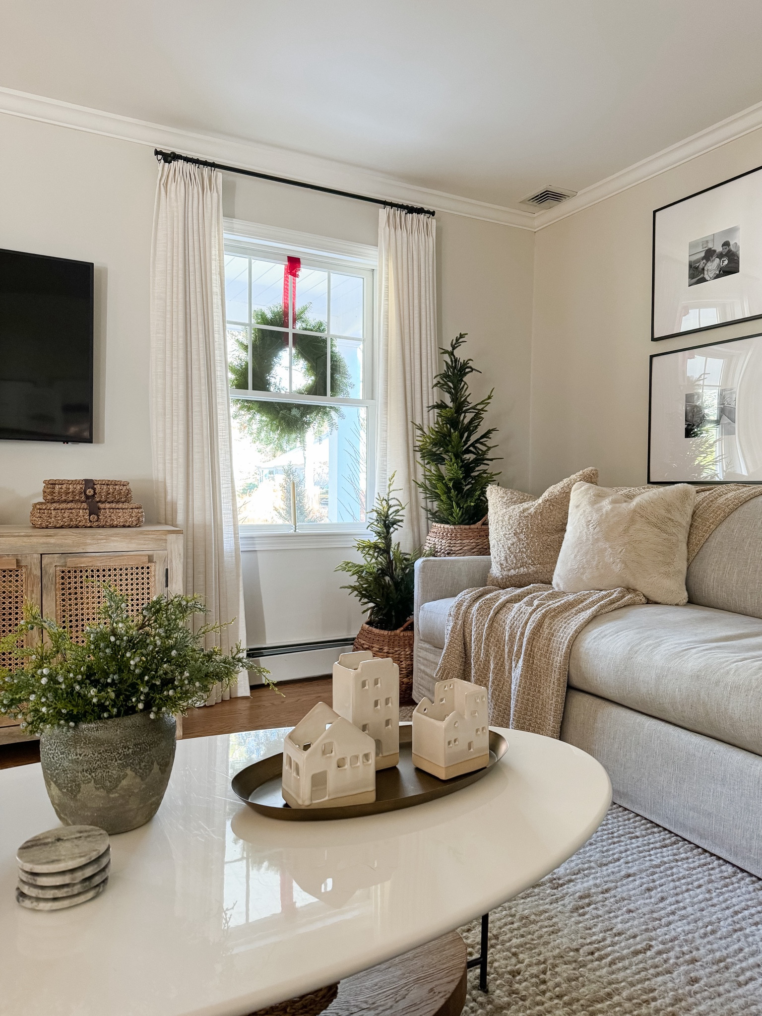 Coastal Living Room 

Holiday living room  Christmas living room styling  Home decor  Home  Home decor  Home favorites  Floral vase   Wall Art  Coastal home  coastal home decor  coffee table 

#LTKHoliday #LTKHome #LTKSaleAlert