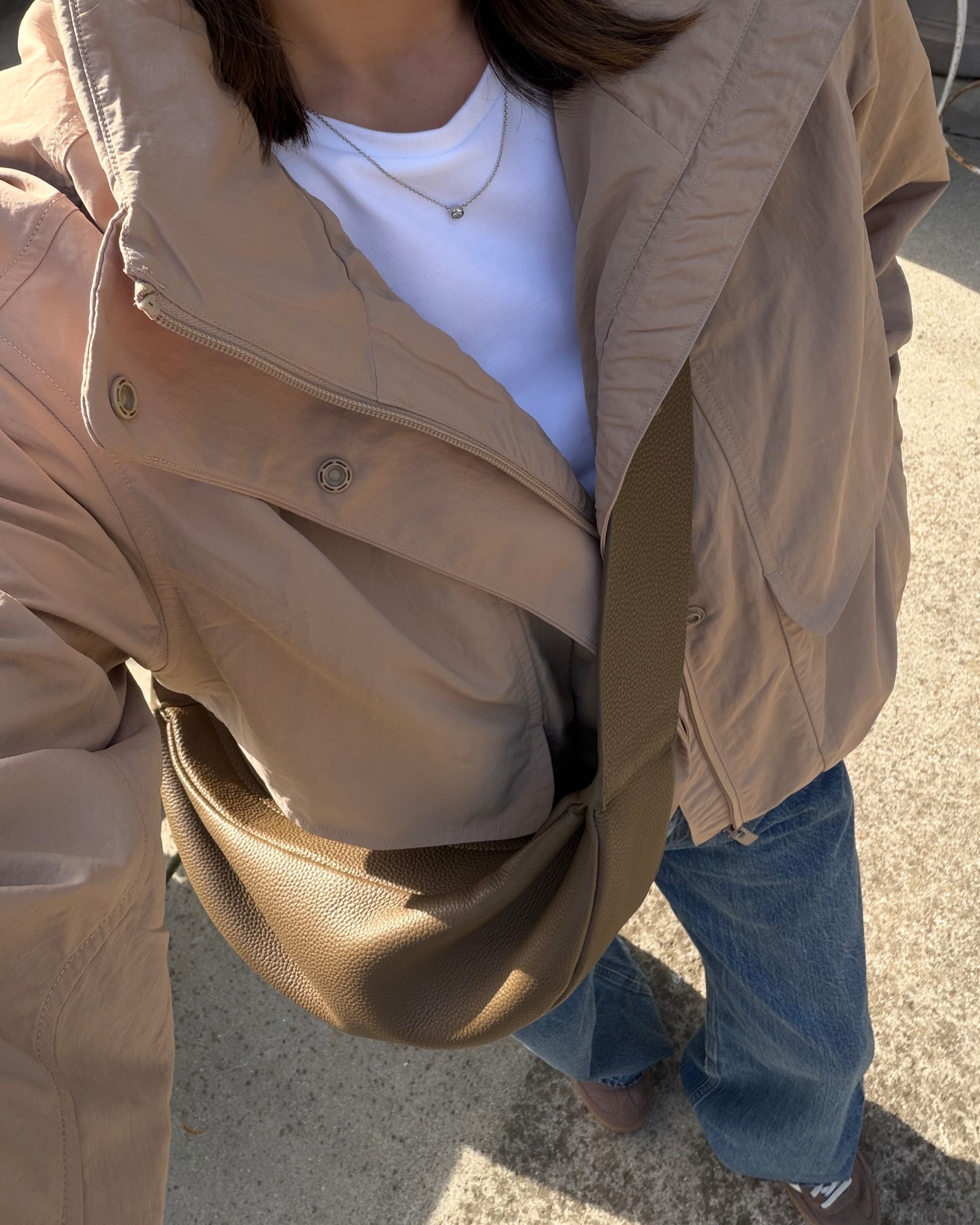 The perfect everyday spring jacket / my go-to mom jacket! Oversized, lots of pockets + package hood and water resistant, easy to wash 