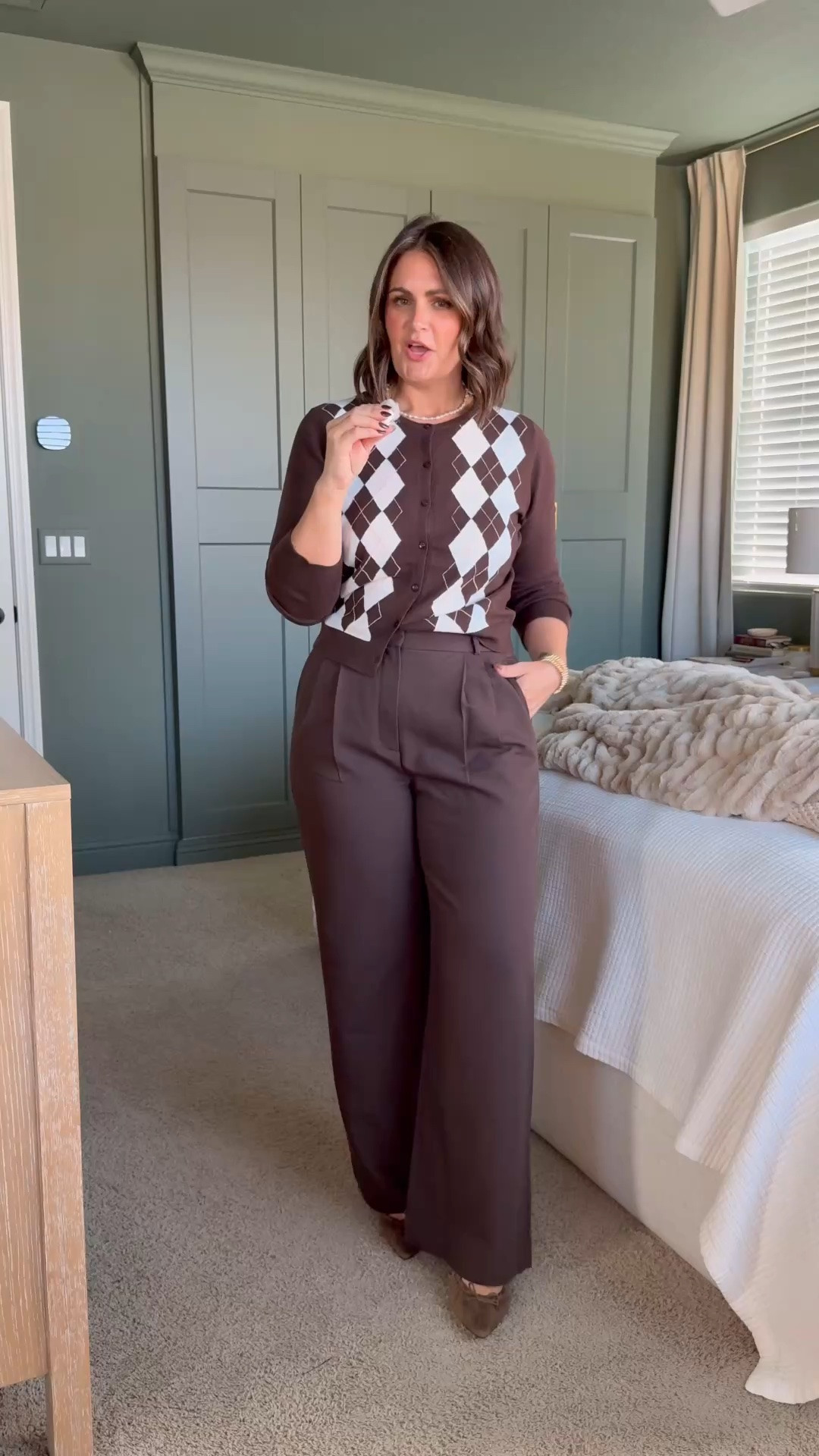 Fall office outfit
Trousers, 32 (sized up 1)
Sweater, large
Shoes, true size 10

Size 12, midsize fashion, workwear style, work outfit, fall outfit, argyle sweater, brown trousers @abercrombie

#LTKstorytime #LTKWorkwear #LTKgrwm