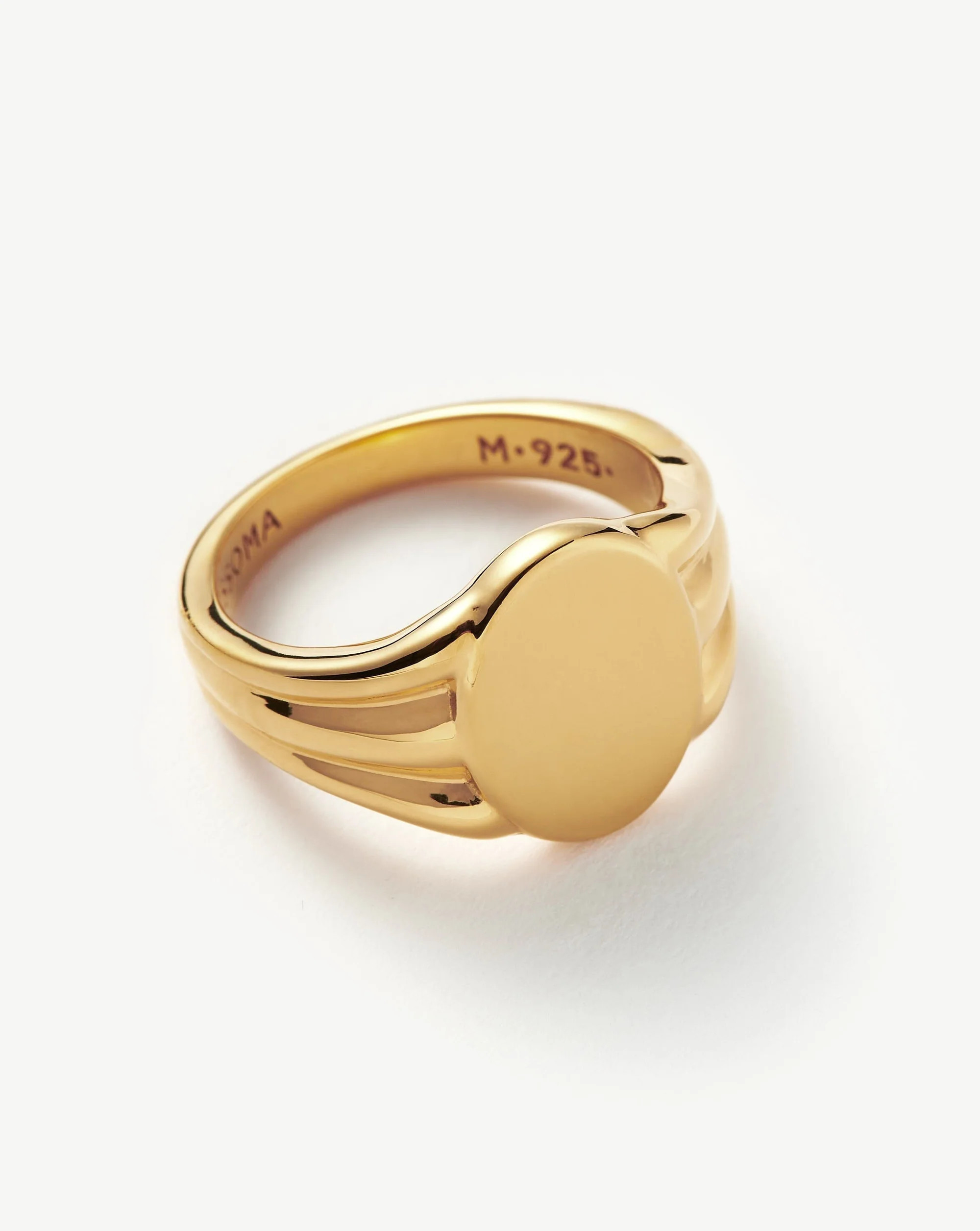 Engravable Oval Signet Ring | 18ct Gold Plated Vermeil | Missoma