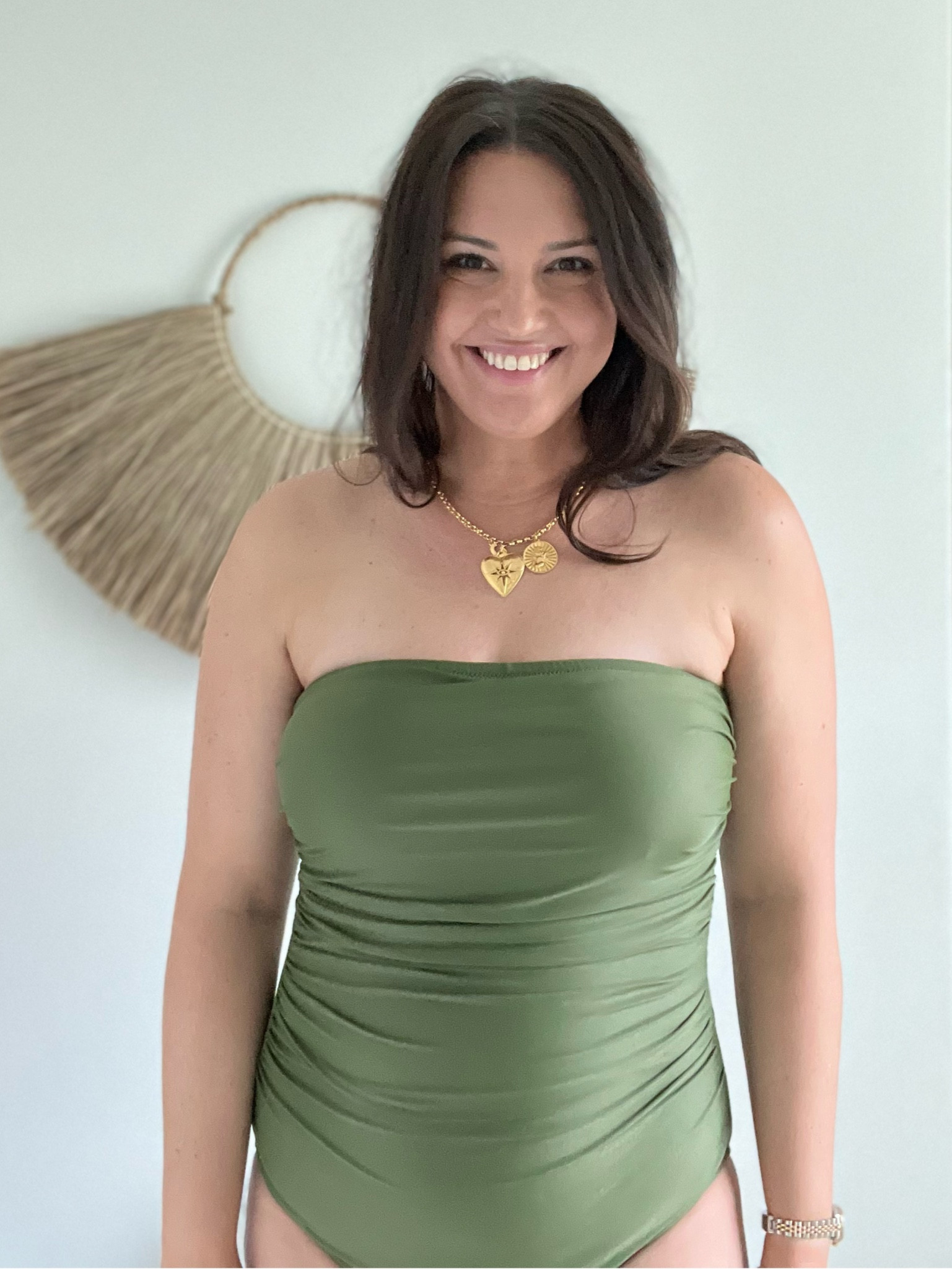 One piece, strapless swim that does come with straps! 

Swim, swimwear, resort wear, midsized swim try on

#LTKtravel #LTKstyletip #LTKswim