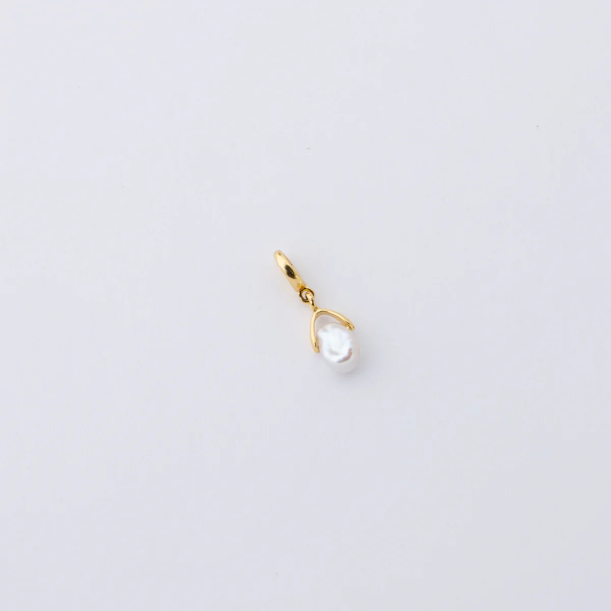 Delphina Mini White Pearl Charm | Organic Dainty Jewelry - Raiz | Raiz