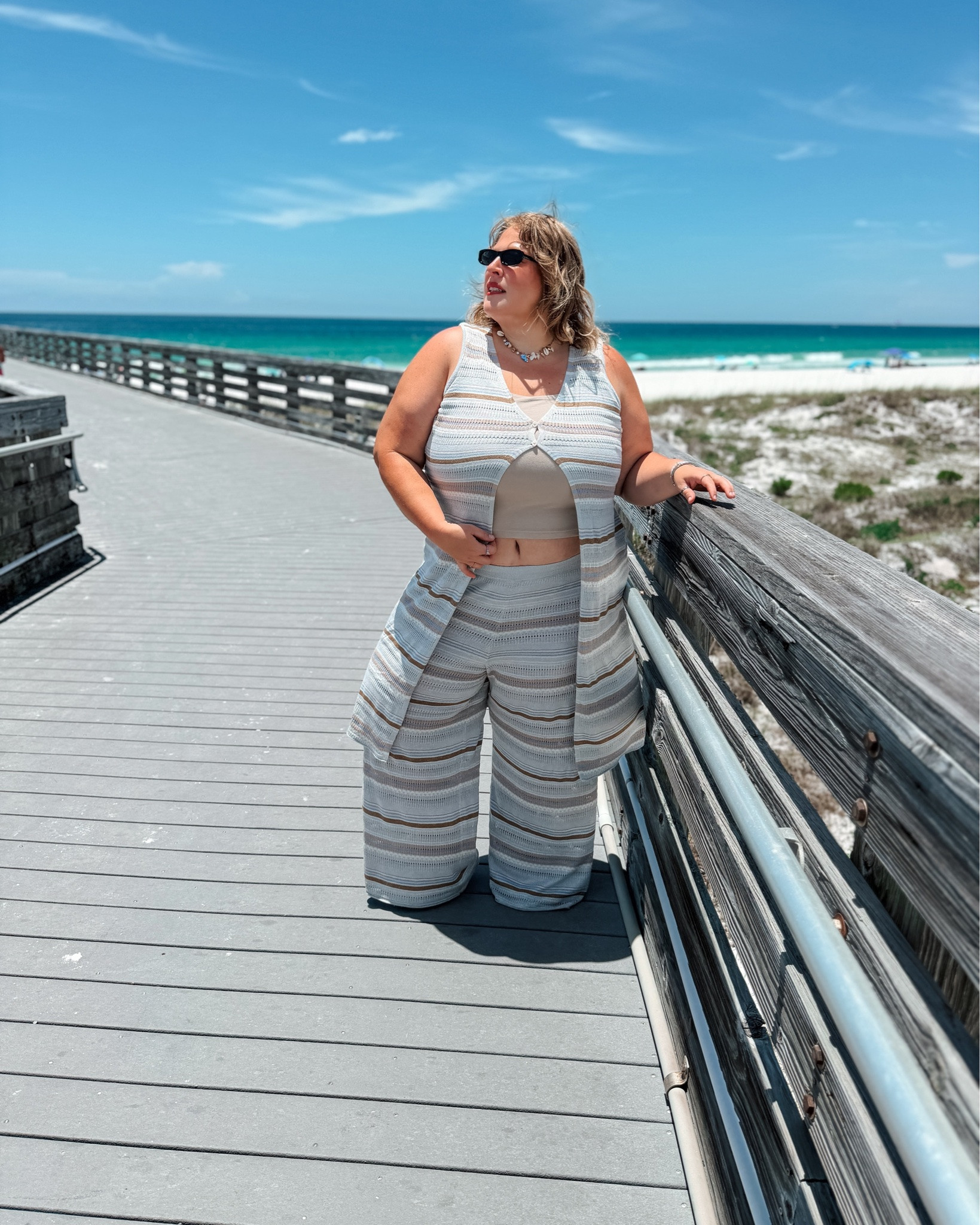 striped set by the sea 🌊 @aerie 
.
🔗 https://community.aerie.com/s/anna.beth
.
#aeriereal #aerierealmakers #beachoutfits #beachvibes #summeroutfits