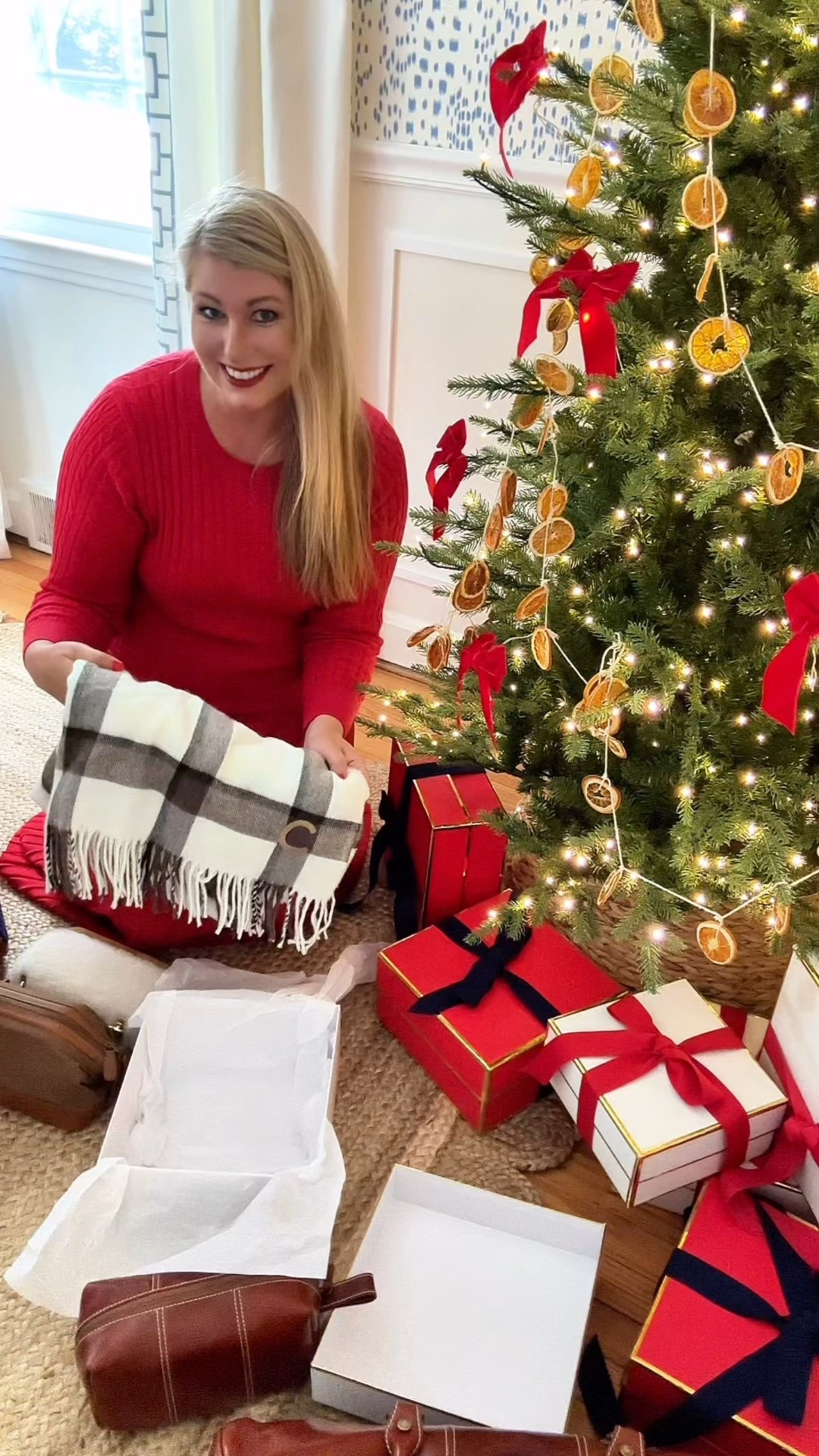 A great scarf & sherpa bag make a cute gift for her ❤️🎁

#LTKHoliday #LTKCyberWeek #LTKGiftGuide