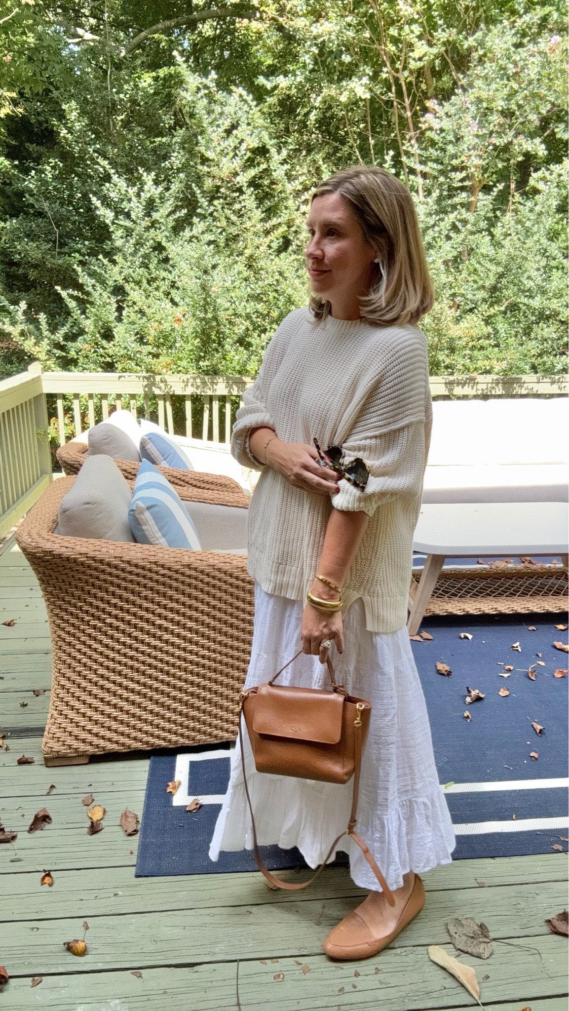 Early fall outfit, white skirt, oversized sweater. Wearing : AE sweater in L (runs big, I should’ve done a medium), fat face skirt, SPERRY loafers, Ralph Lauren bag. My sweater is sold out, so I’ve linked similar ones!

#LTKFindsUnder50 #LTKMidsize #LTKStyleTip