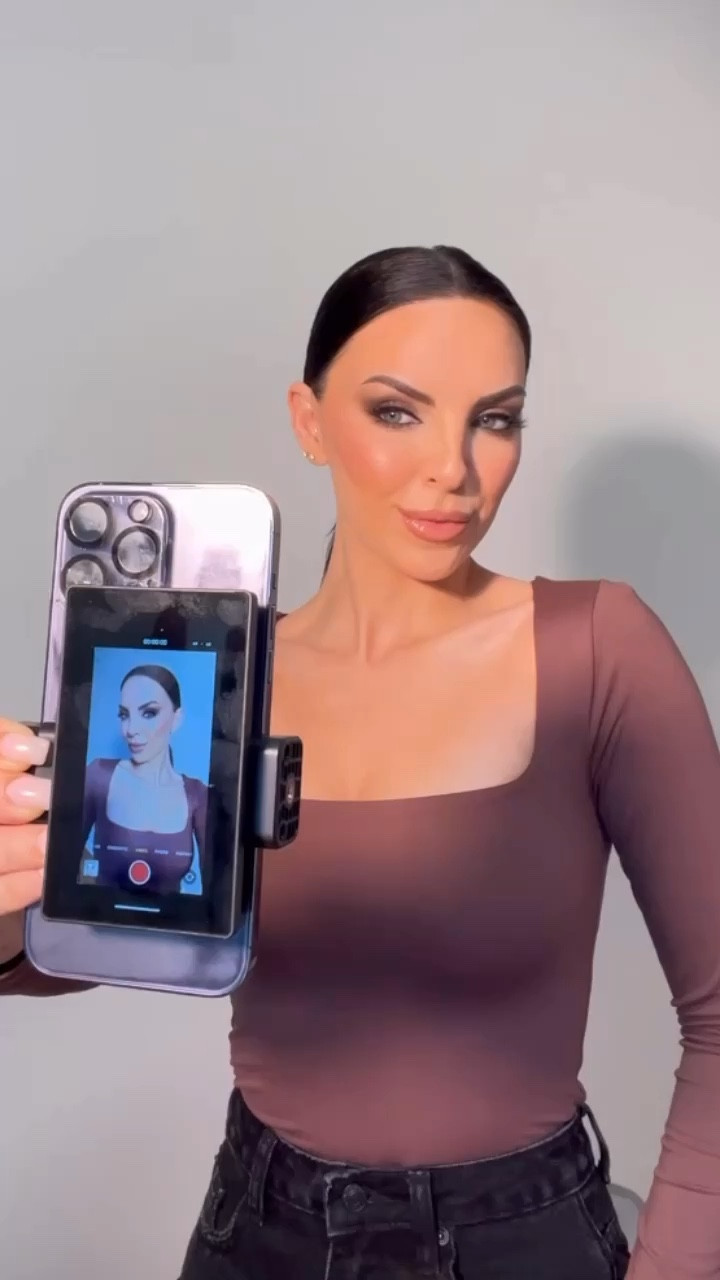 I love this selfie cam that lets you use the back camera of your phone while it’s mirrored on the gadget! MUST have for bloggers! 

#LTKBeauty #LTKVideo #LTKFindsUnder100
