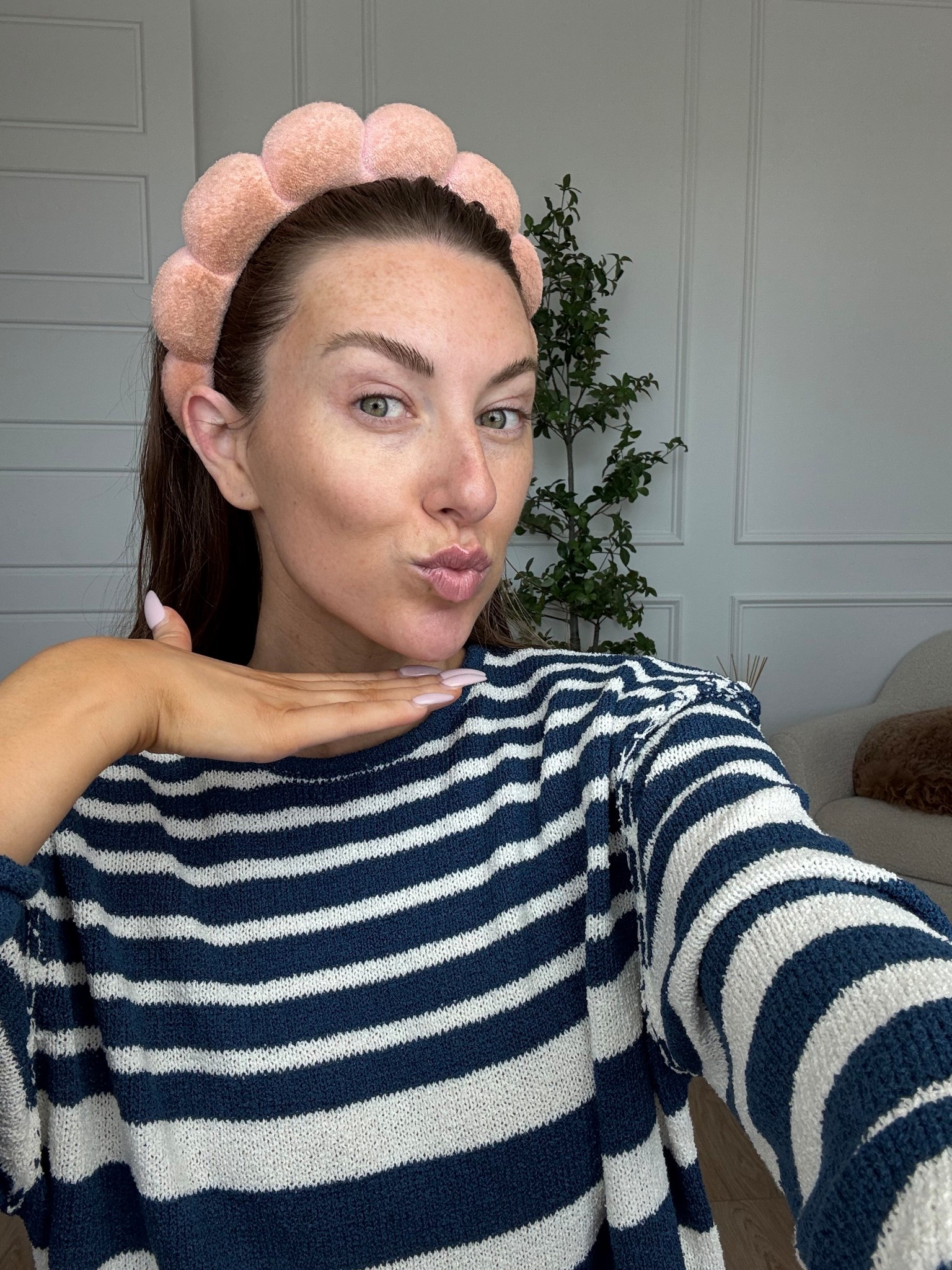 Glowy skincare faves!! 

Glow Illuminator: shade star glow 

And my sweater is 25% off with code MAKENNA