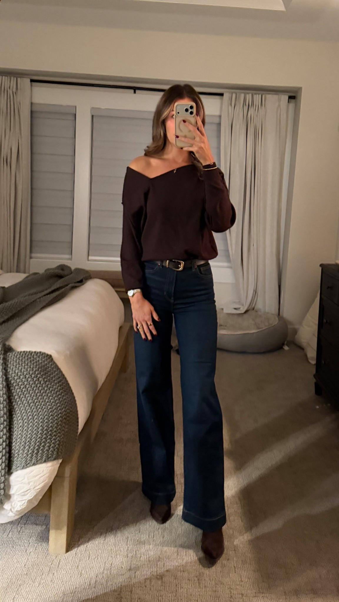 the absolute best jeans ever and softest brown sweater for date night 🤎

#LTKootd #LTKCyberWeek #LTKHoliday