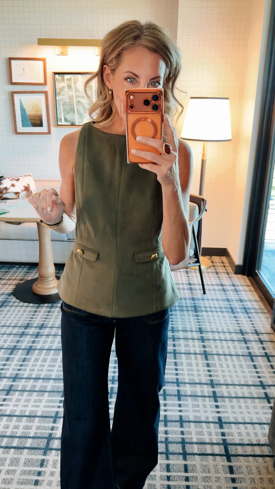 Today’s outfit of the day @Tuckernuck top (love it) and my fave @Anthropologie jeans.  I have a blazer I’m wearing on the ✈️ too.
@electricpicks