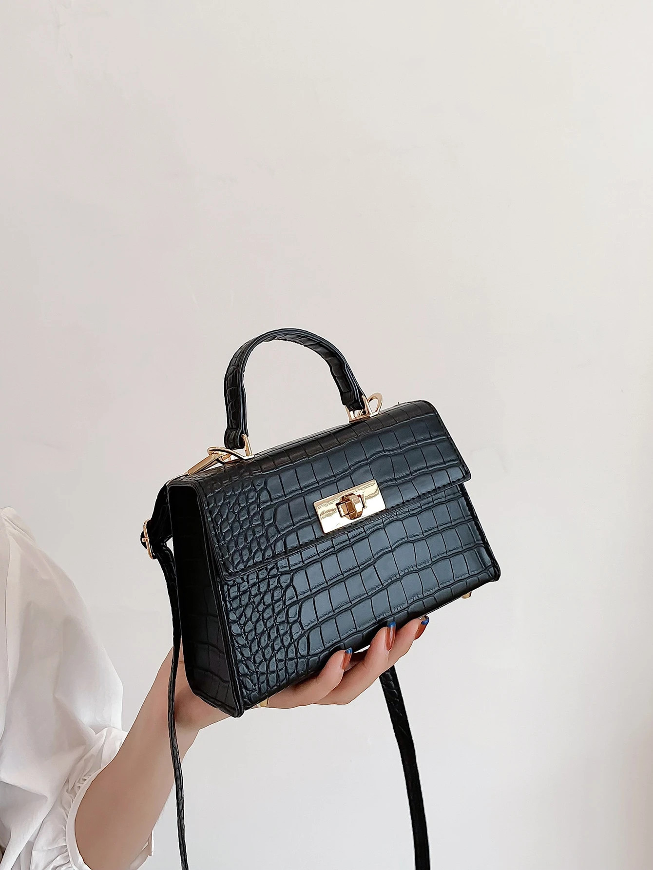Bolsa quadrada Mini Padrão de crocodilo Trava de torção Aba | SHEIN
