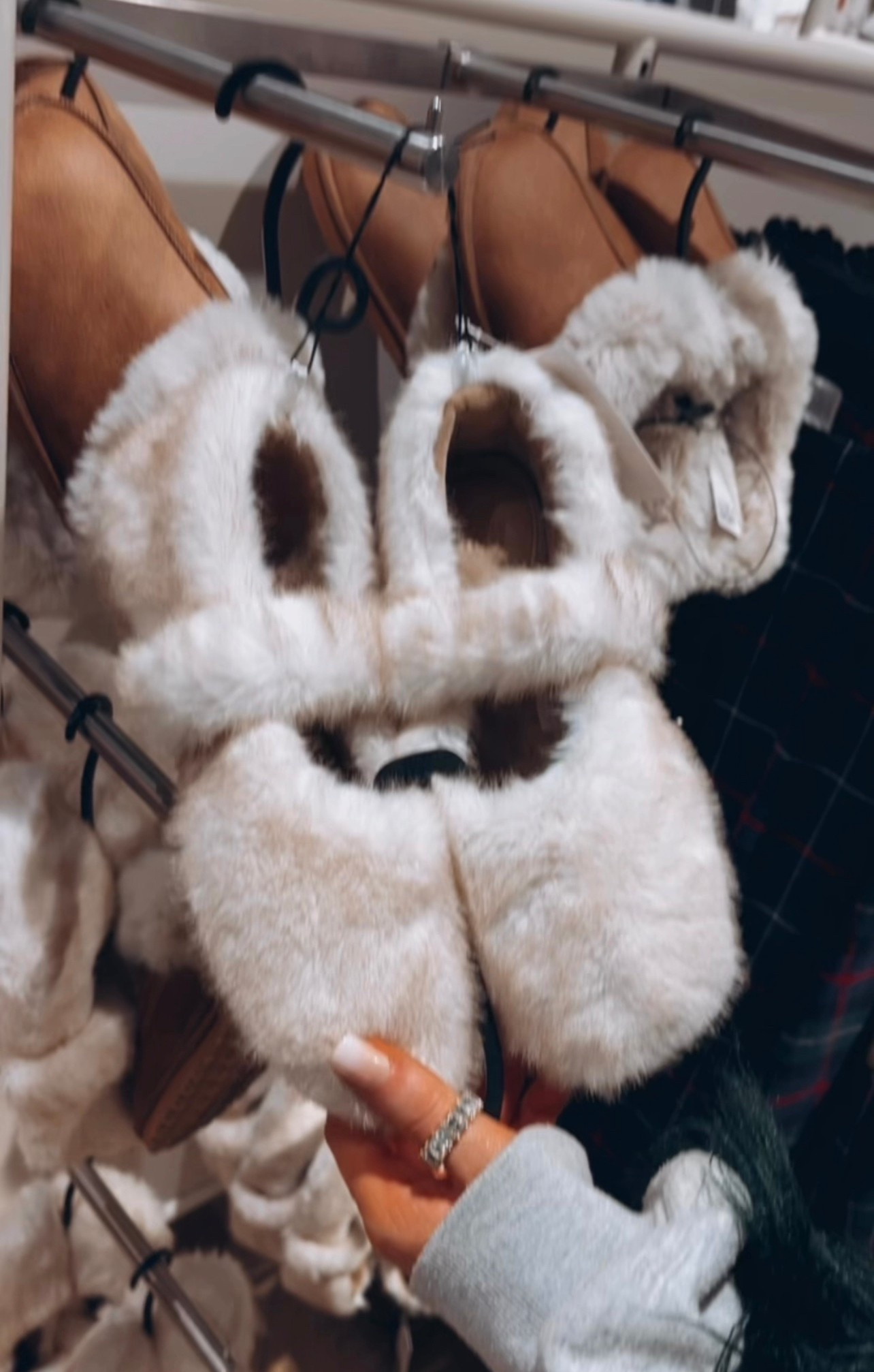 H&M Fluffy slippers also suitable for outside!! 🫶🏻🫶🏻💕💕

#LTKStyleTip #LTKShoeCrush #LTKU