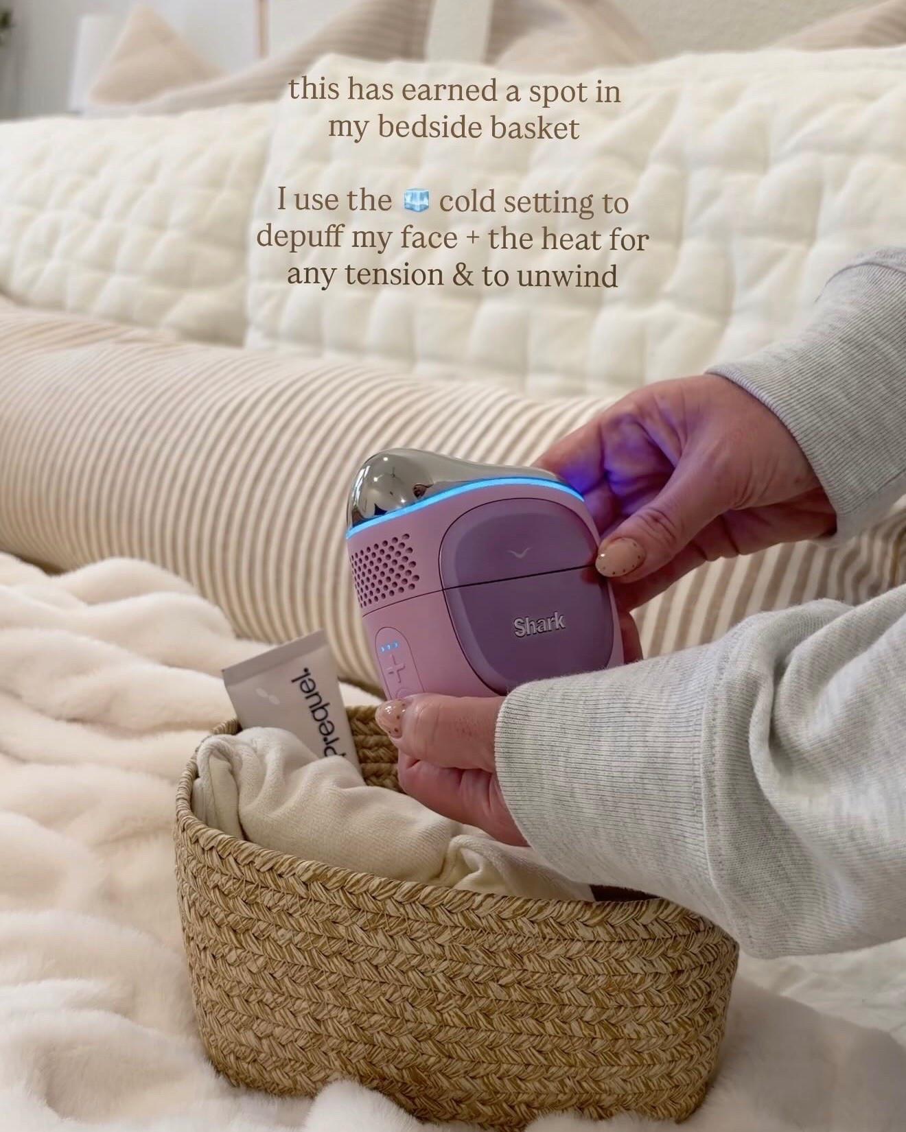 So obsessed with this device! 🤍 The cold is amazing for depuffing and the heat is so comforting and helps a lot with tension. It’s also a gua sha!