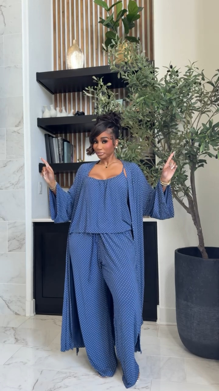 3 piece sleep set! Comfy, stylish and comes in 3 diff colors! 

#LTKMidsize #LTKmomlife