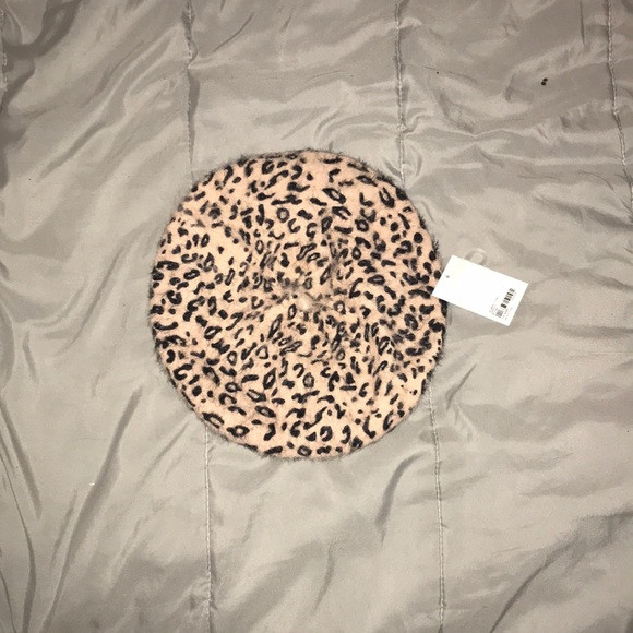 Forever21 animal print beret | Poshmark