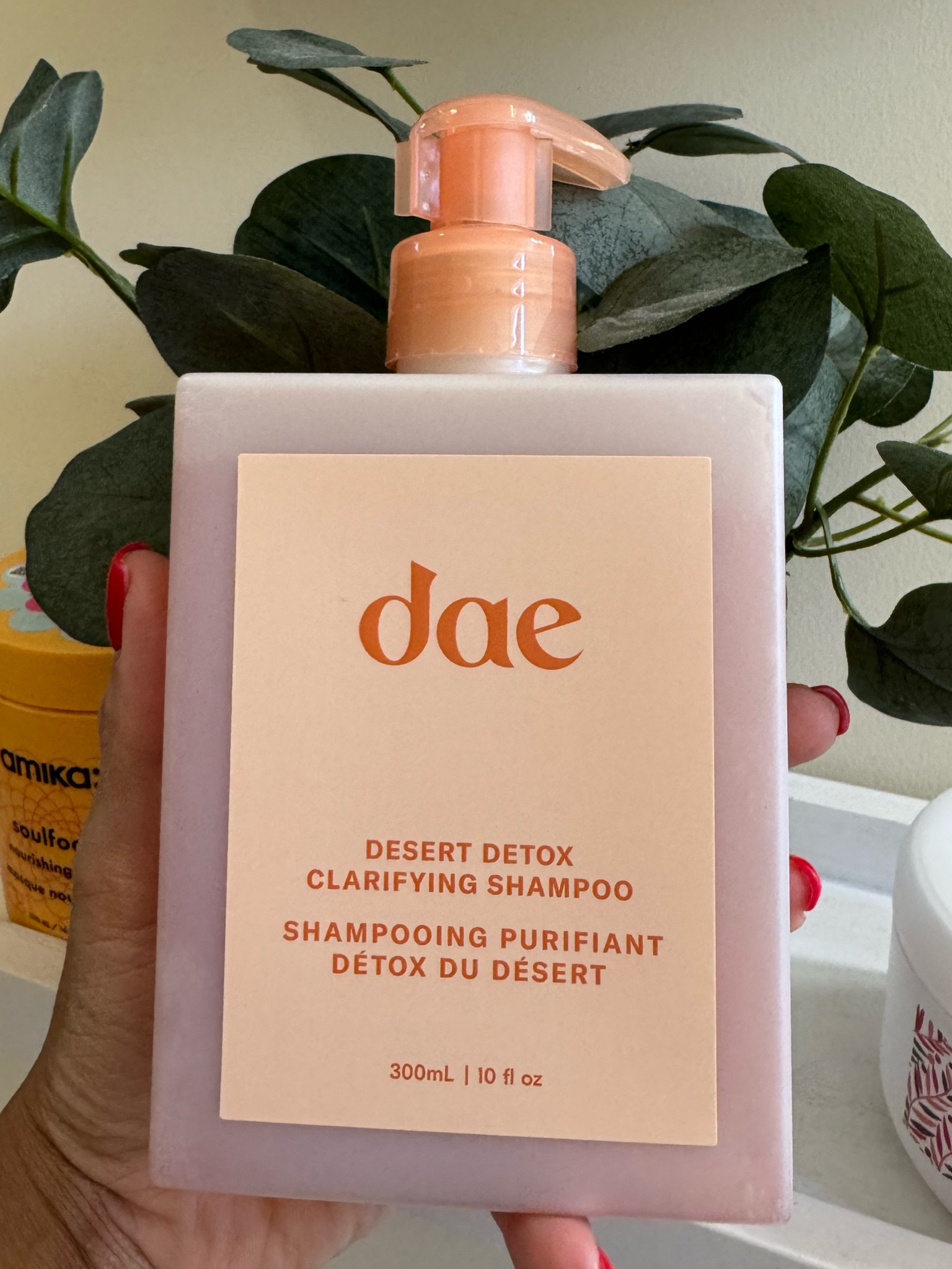 Love this shampoo, lightweight and leaves hair so clean 