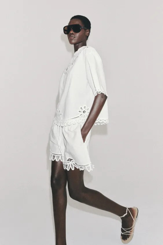 DescriptionContentsMeasurementsMid-rise shorts with five pockets. Ripped detail and raw hem. Fron... | Zara US
