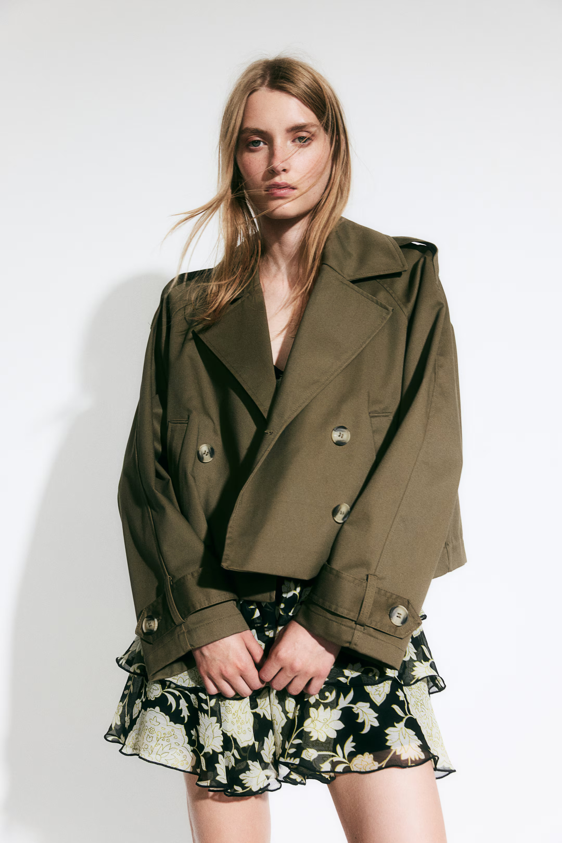 Short trench coat - V-neck - Long sleeve - Dark khaki green - Ladies | H&M GB | H&M (UK, MY, IN, SG, PH, TW, HK)