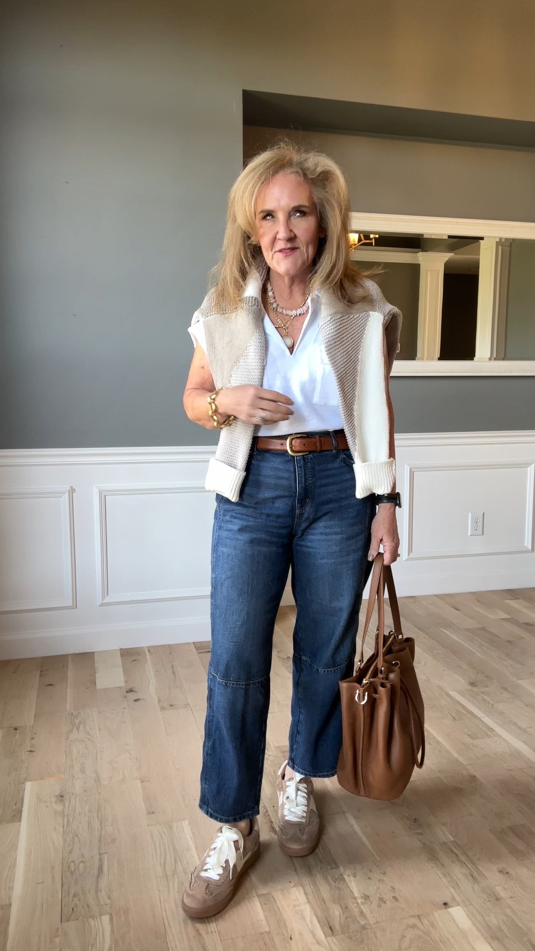 Lift barrel jeans size 6 petite. They’re a subtle silhouette 
Love love this Johnny collar tee. I have it in green too. Wearing a medium. 
Neutral sweater is beautiful! Size medium works great. 
Quince leather tote. 


#LTKOver40 #LTKFindsUnder100 #LTKWatchNow