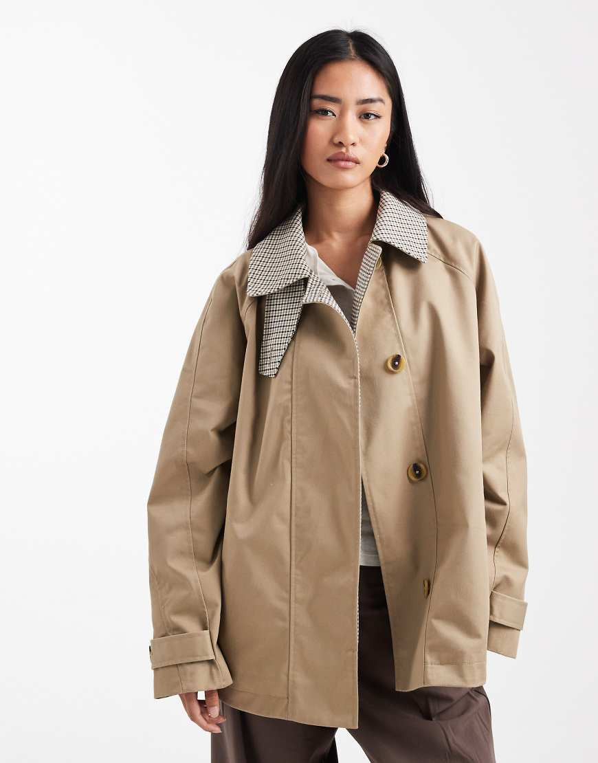 ASOS DESIGN – Trenchjacke in Beige mit kariertem Futter und Cape-Detail-Neutral | ASOS (Global)