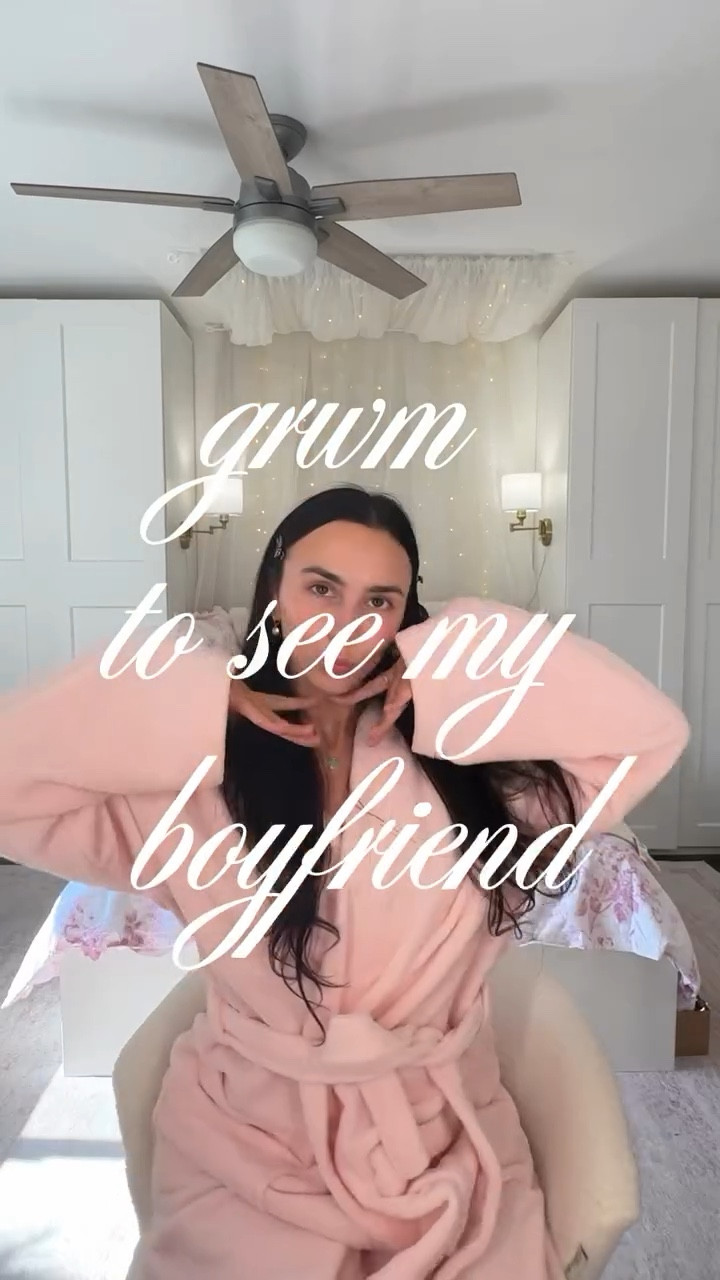 grwm to see my bf of 8 years *and he surprised me with flowers and food*🤍🎀✨🥹

Products:
 ☆ @rhode glazing mist
 ☆ @soldejaneiro cheirosa 68 body cream and mist
 ☆ @lattafa_perfumes Rave Now perfume
 ☆ @rarebeauty MINI Tinted Lip oils and brow harmony eye brow gel
 ☆ @covergirl outlast lip stain

Outfit:
 ☆ @aritzia Cupid pink low rise sweatshirt
 ☆ @abercrombie cotton tube top
 ☆ @coach Nolita 19 in blush pink

#grwm #grwmdatenight #grwmforschool #girlyaesthetic #thatgirlaesthetic #cleangirlaesthetic #pinkaesthetic #makeup #naturalmakeup #soldejaneiro #hygiene #everythingshower